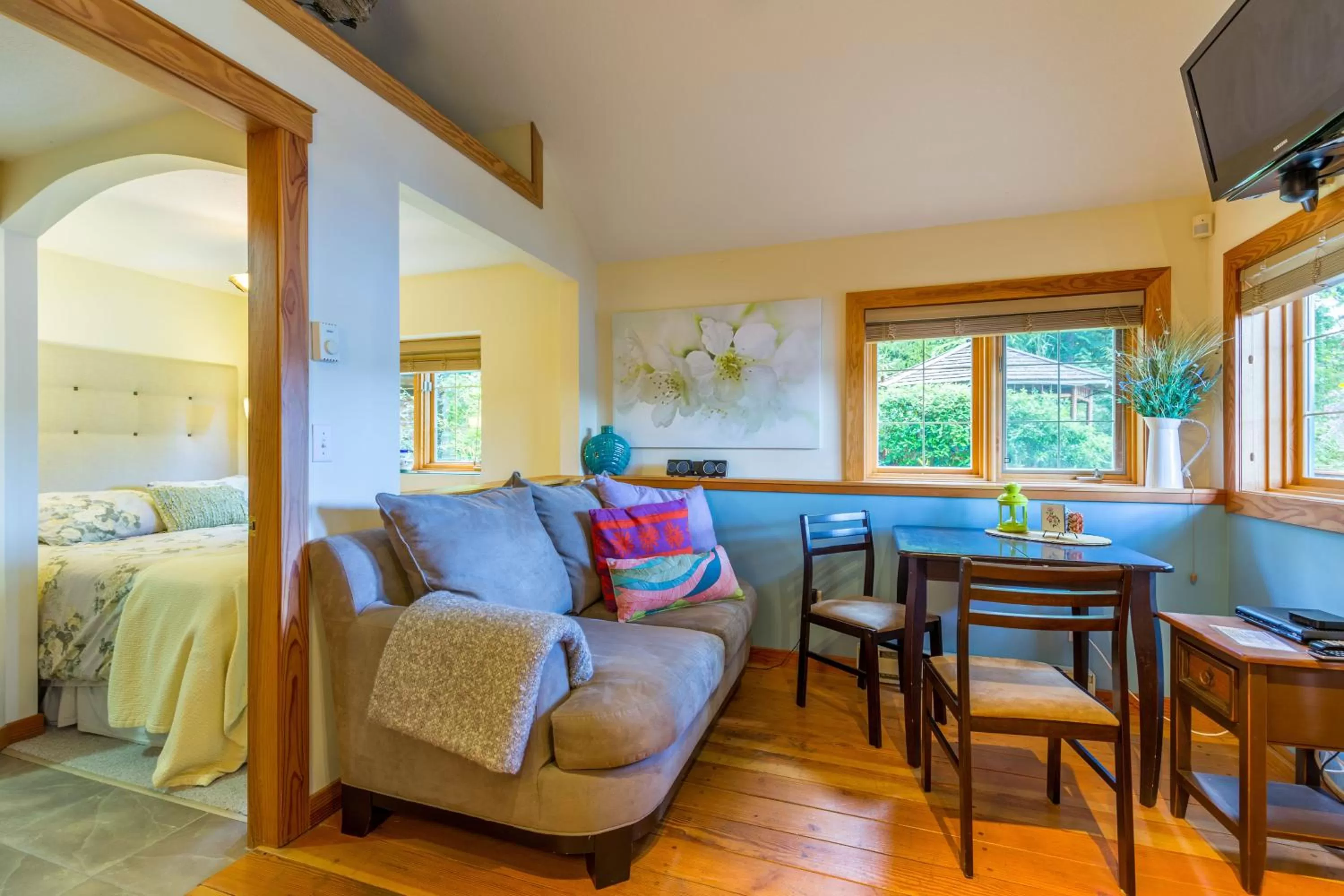 Photo of the whole room in Tranquility Bay Waterfront Inn