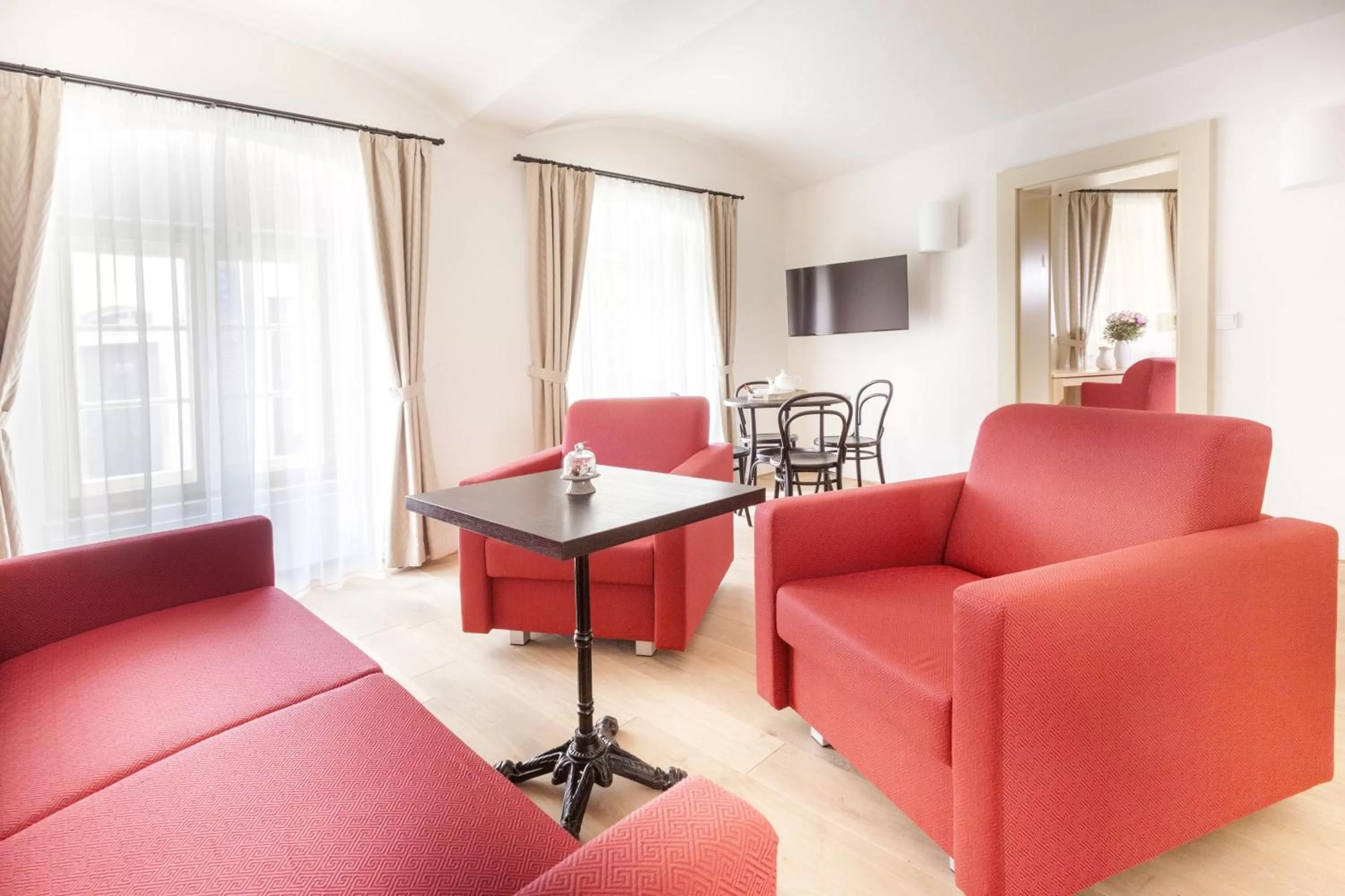 Living room in Hotel At the White Lily