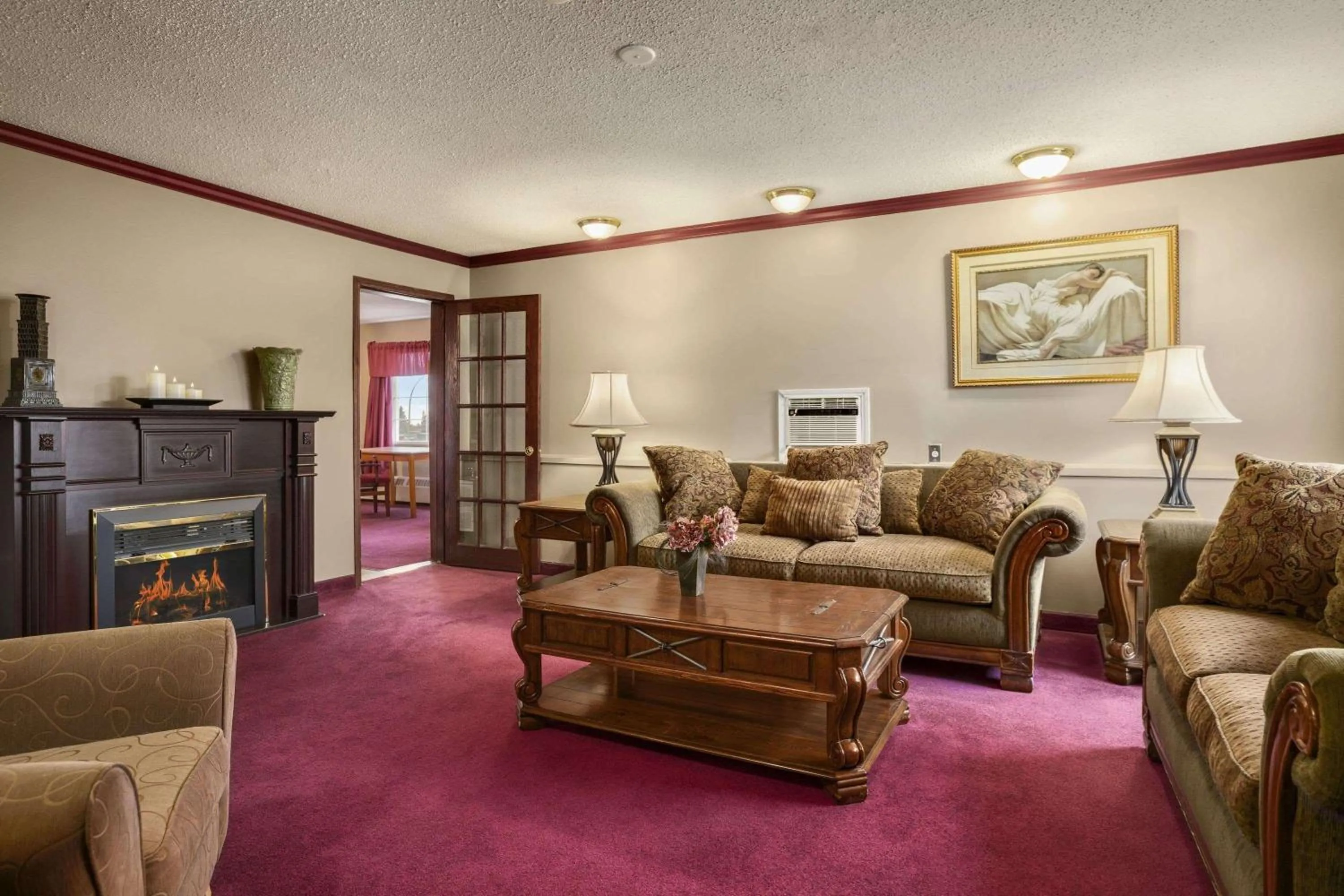 Photo of the whole room in South Hill Lodge