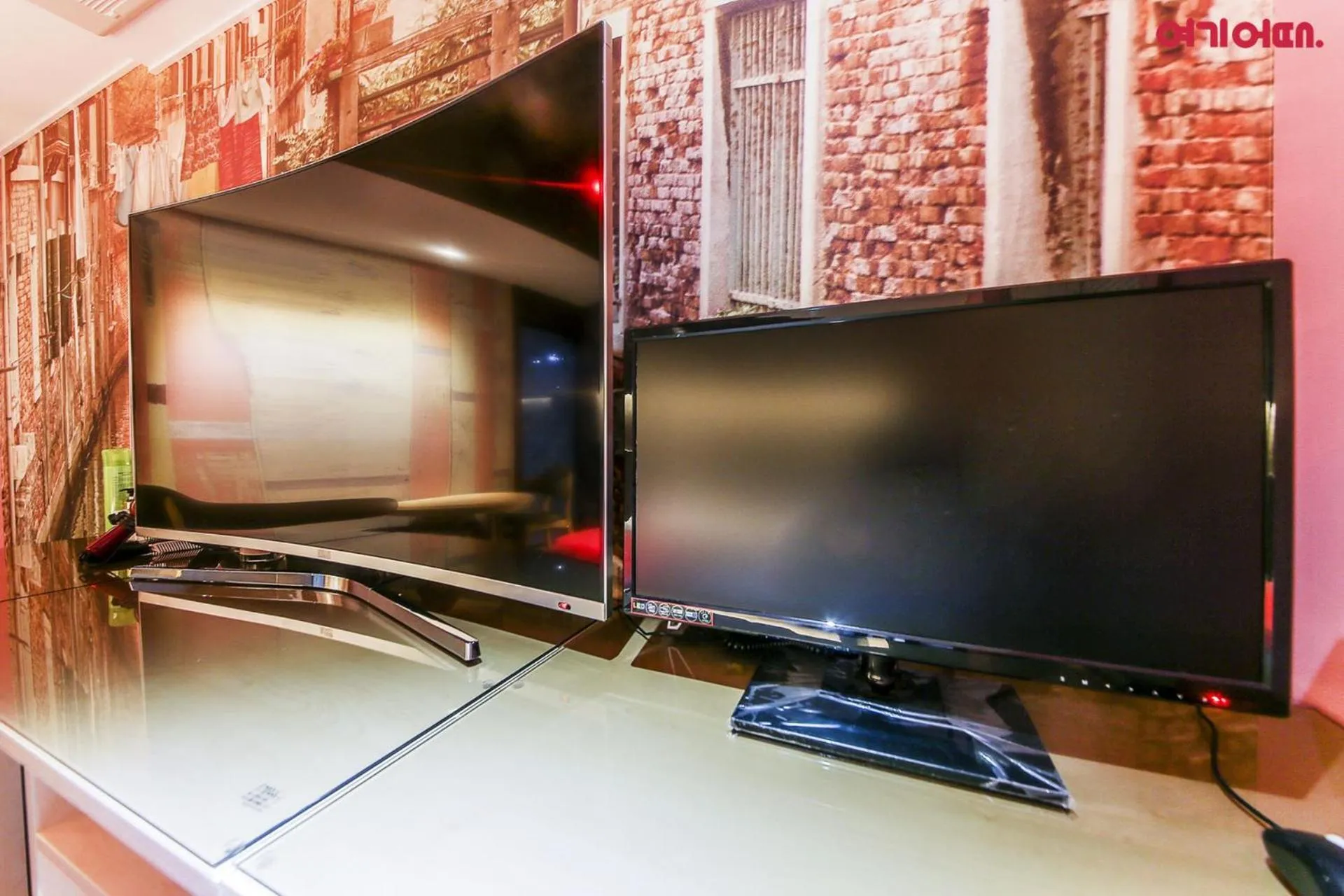 TV and multimedia in Goodstay Grand Motel Chuncheon