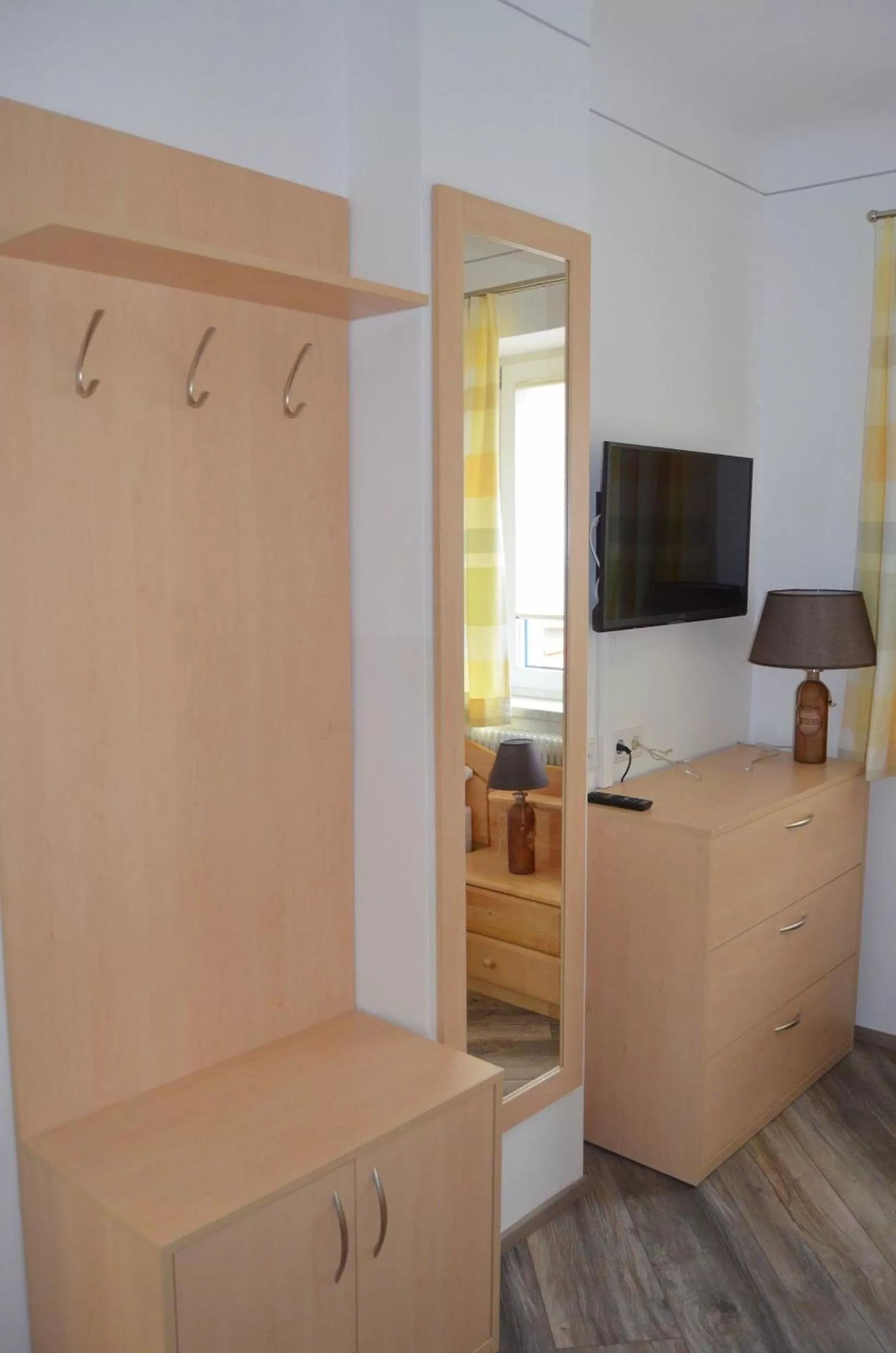 Bedroom, TV/Entertainment Center in Pension zum Strell