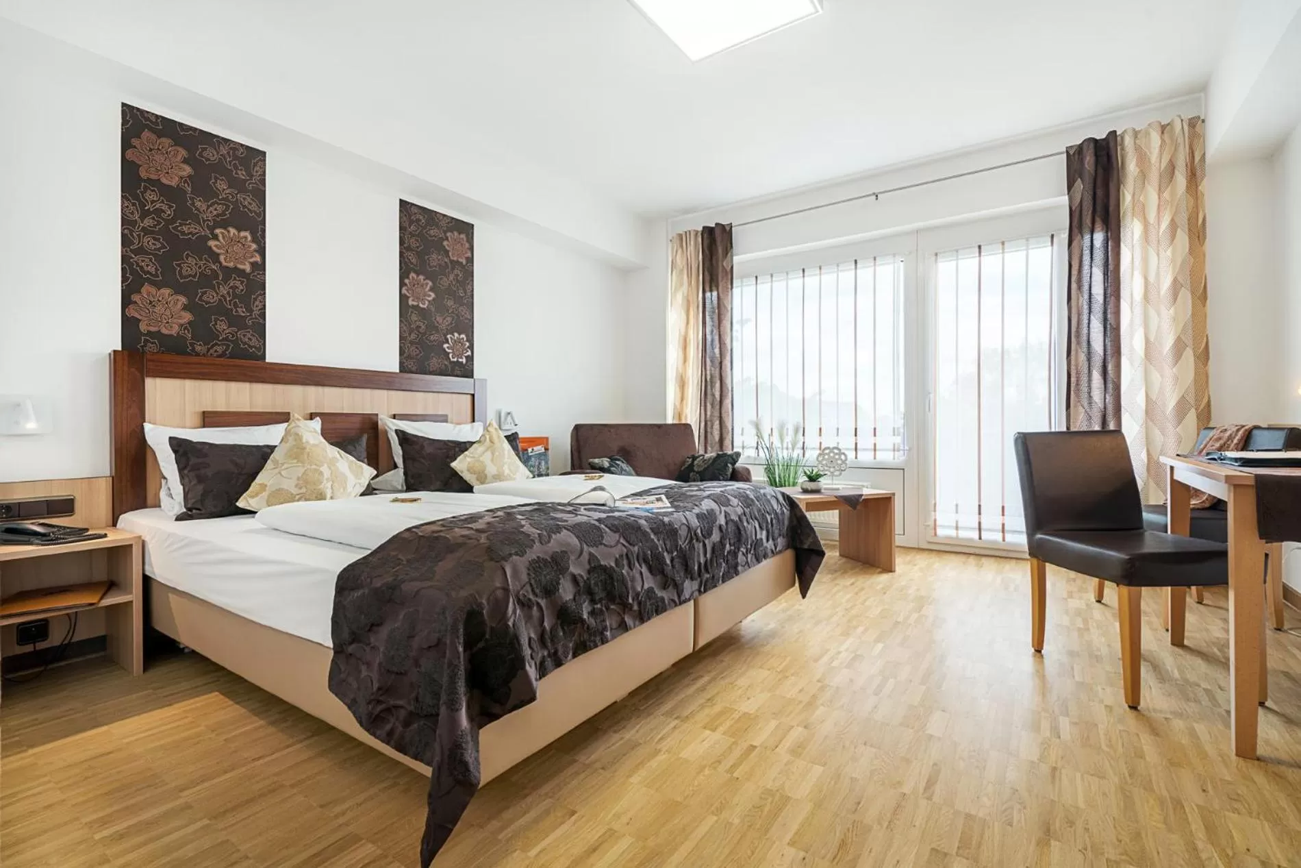 Photo of the whole room, Bed in Hotel Rappen Rothenburg ob der Tauber