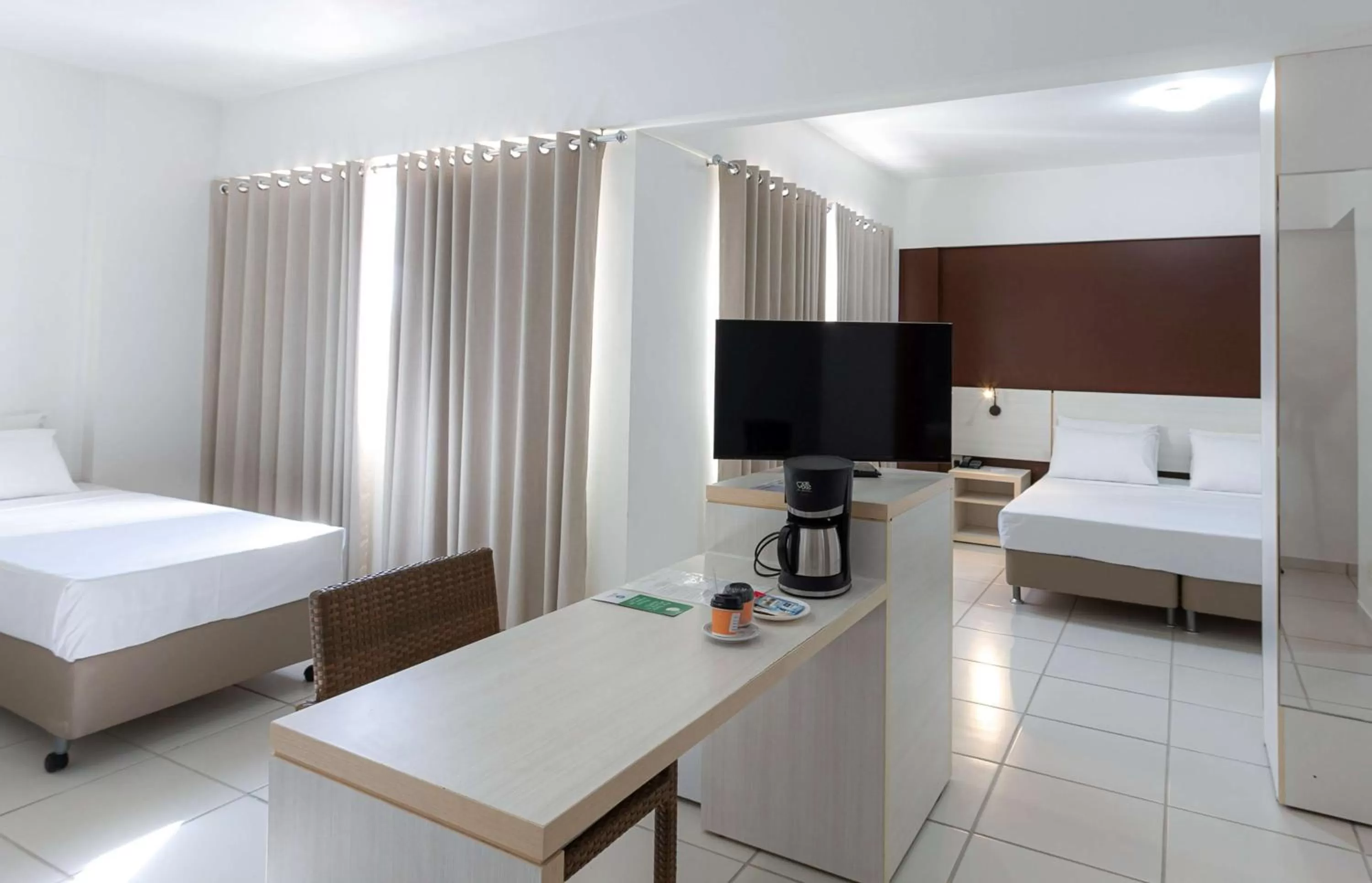 Photo of the whole room, Bed in Best Western Suites Le Jardin Caldas Novas