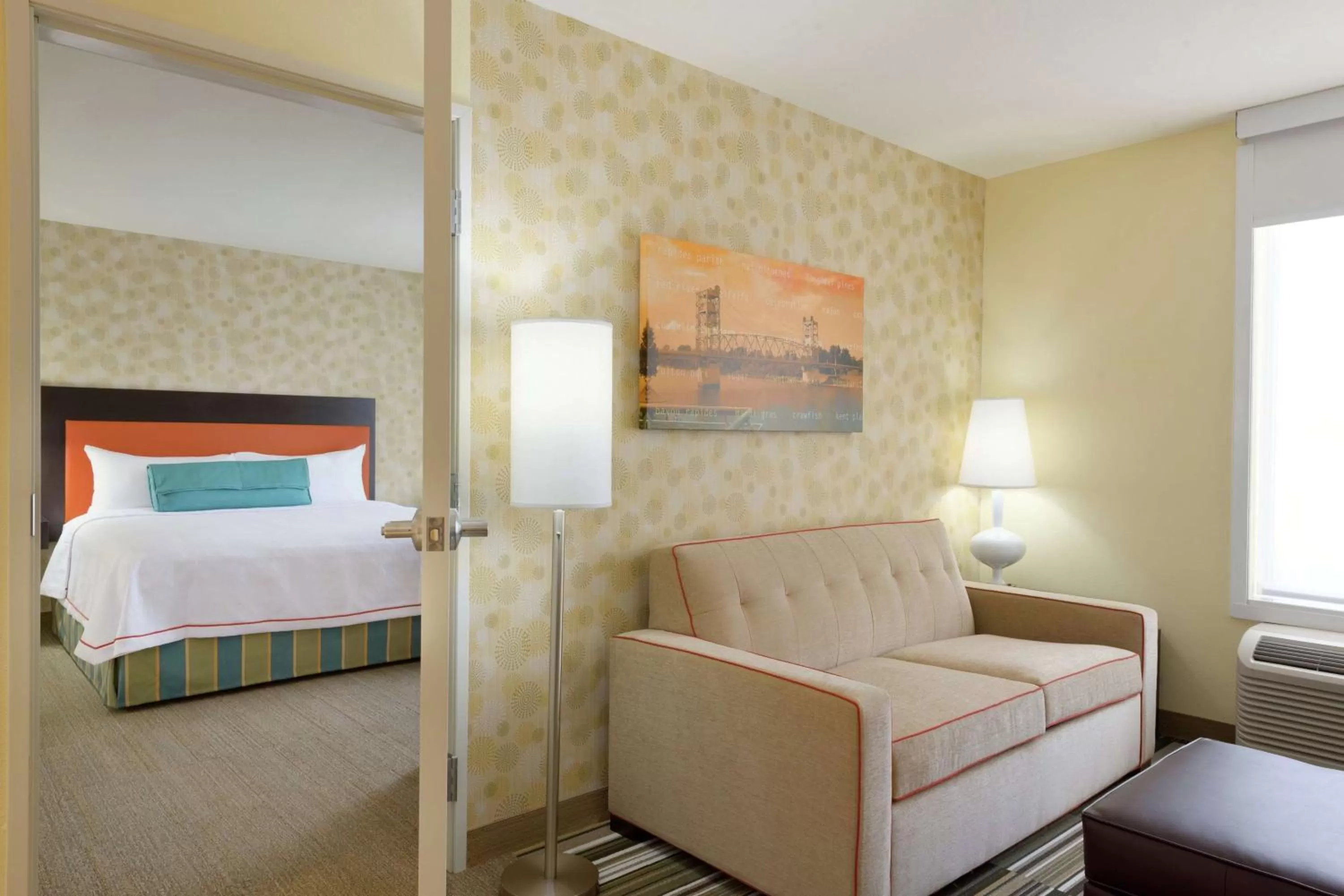 Living room, Bed in Home2 Suites by Hilton Alexandria