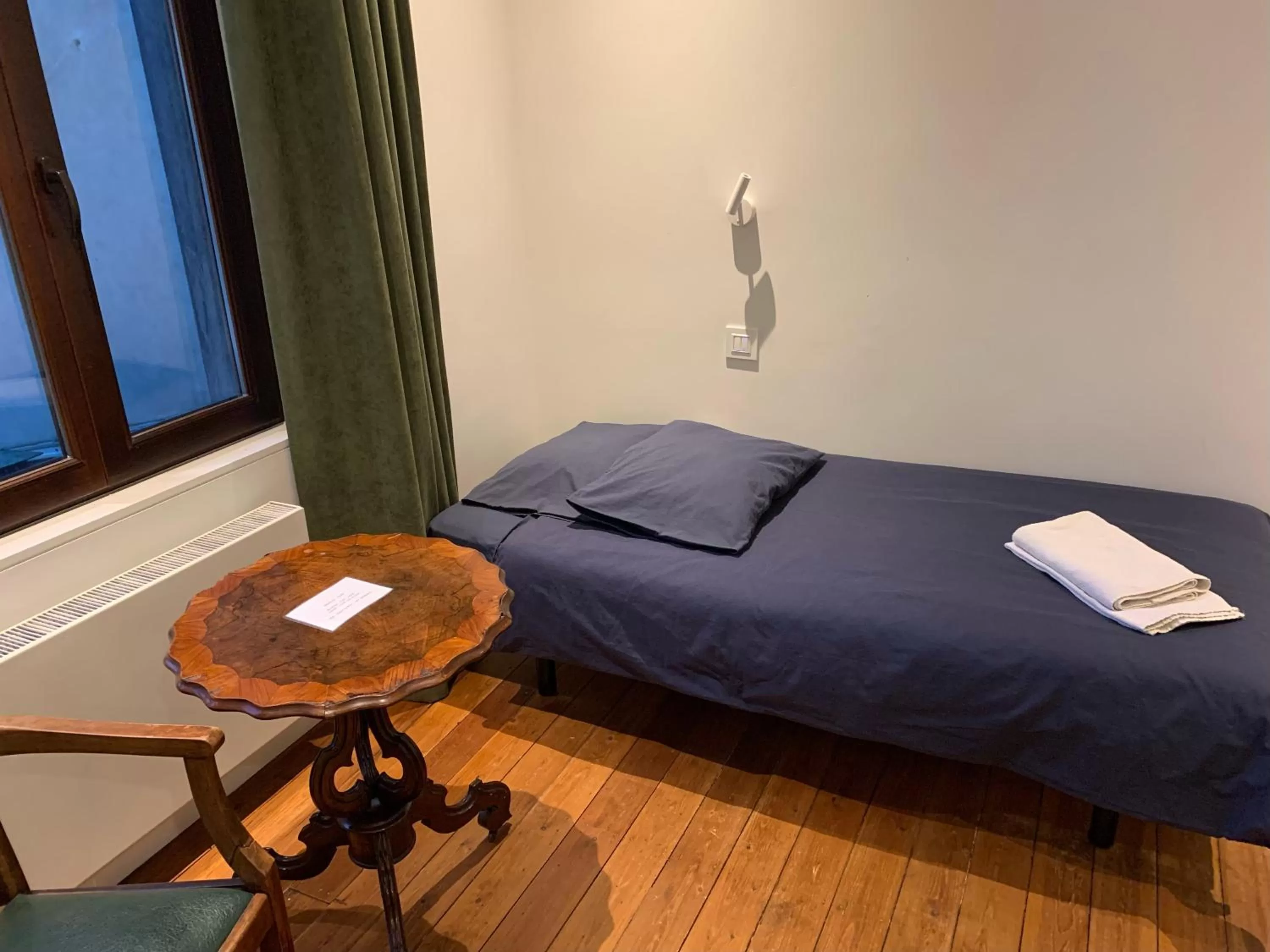 Bed in Albert Molière