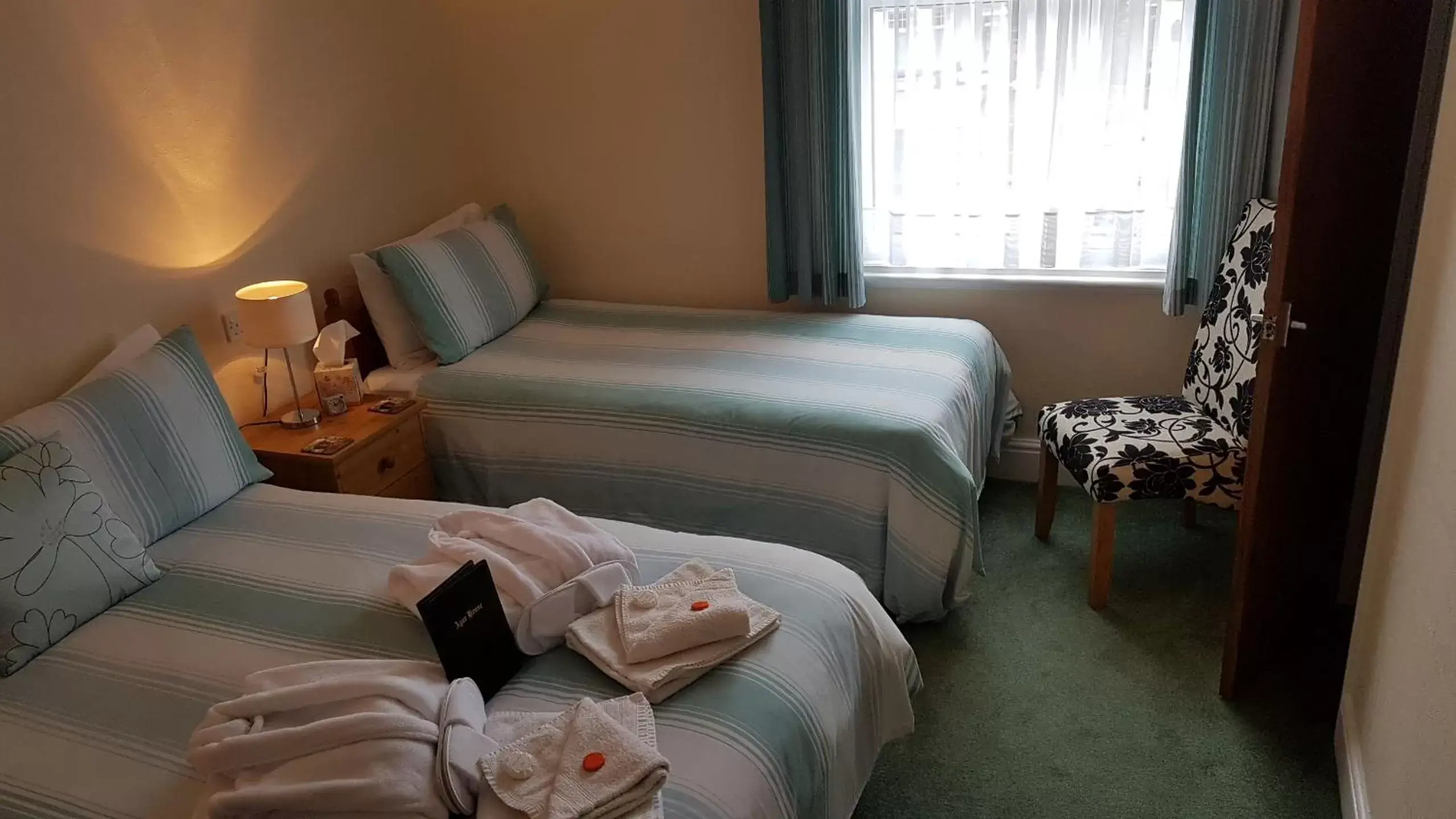 Family Room with Shower in Agar House Family Room with Shower in Agar House