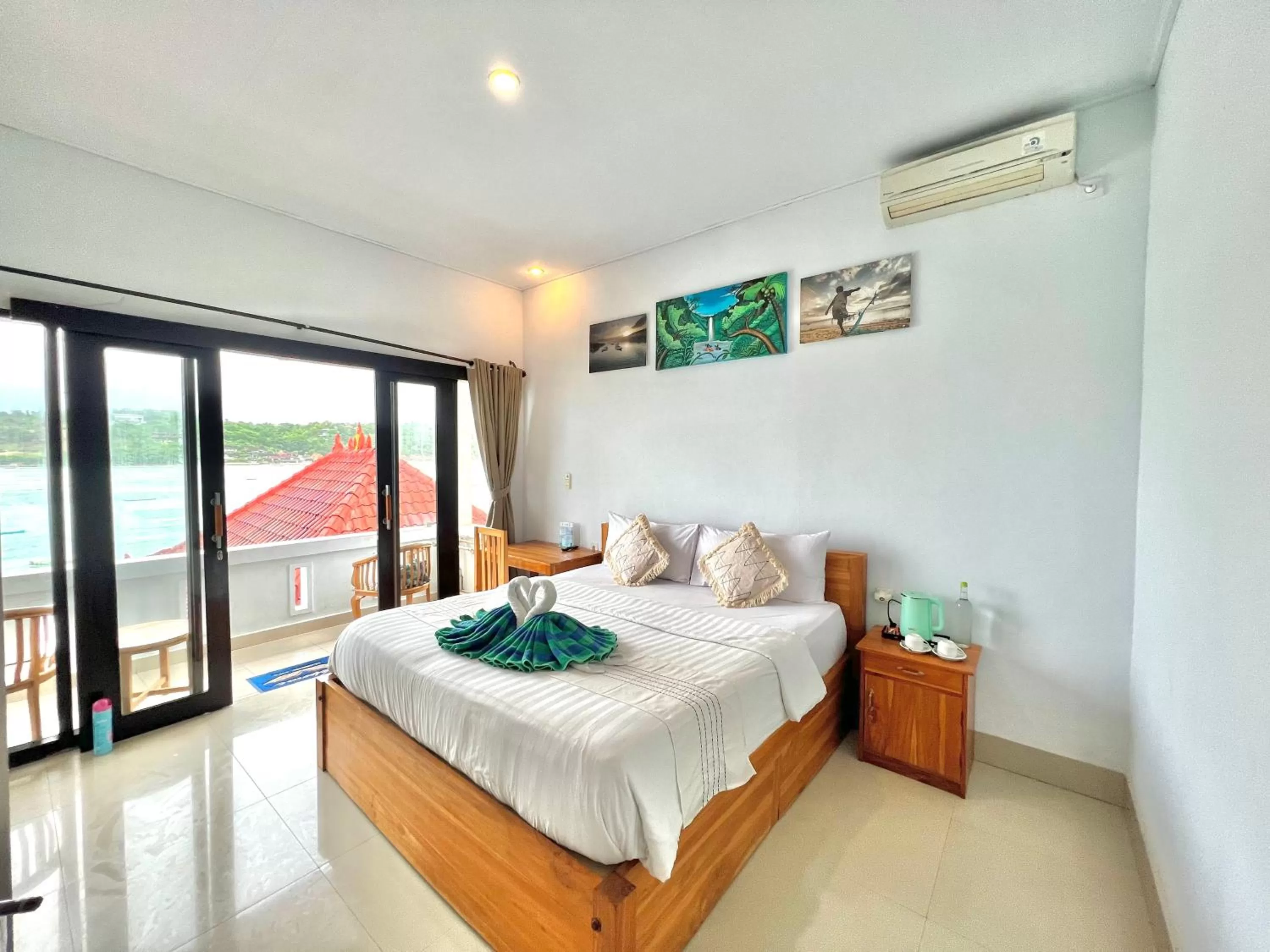 Bed in Aurora Beach View