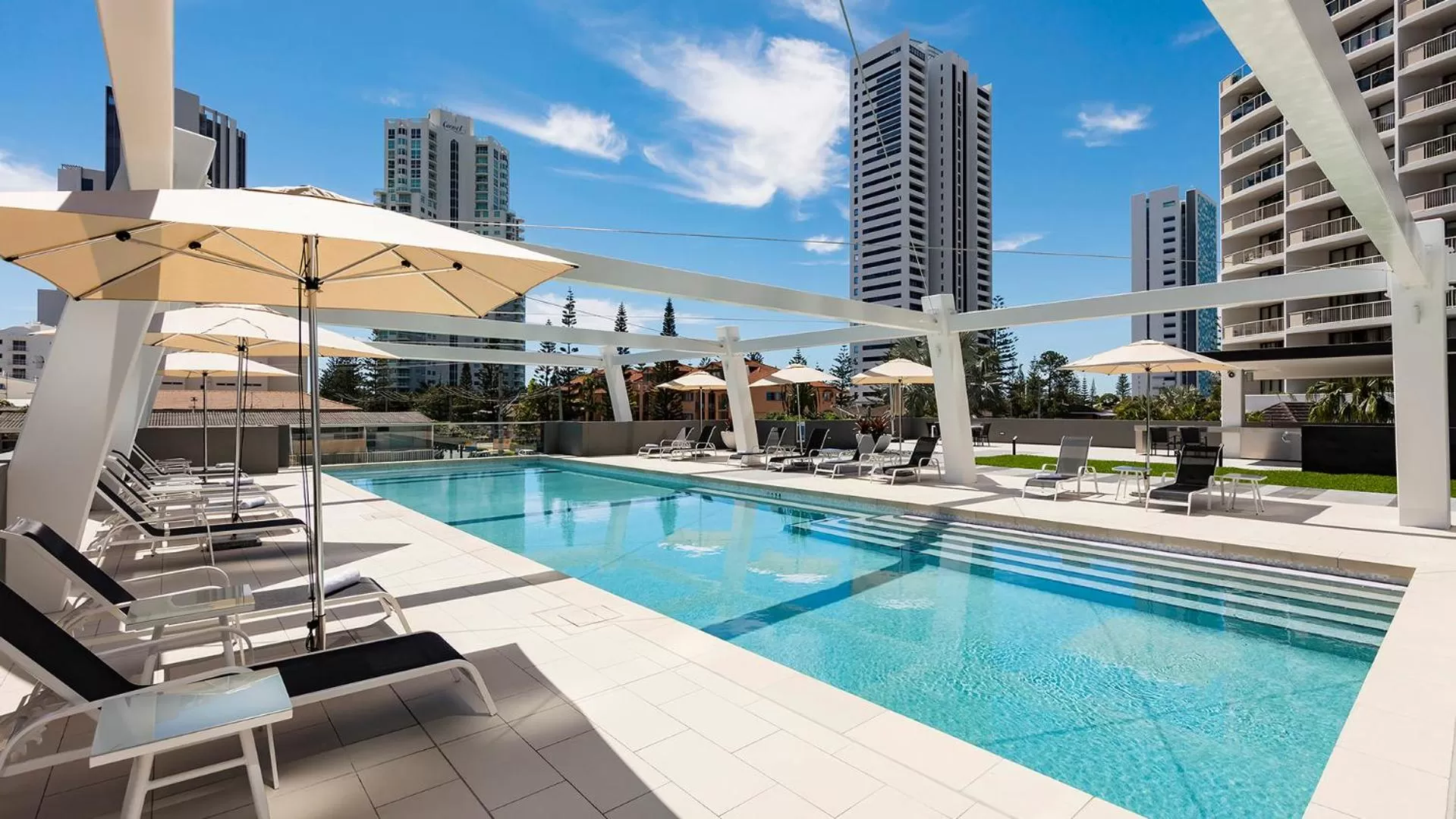 Swimming pool in Avani Broadbeach Residences