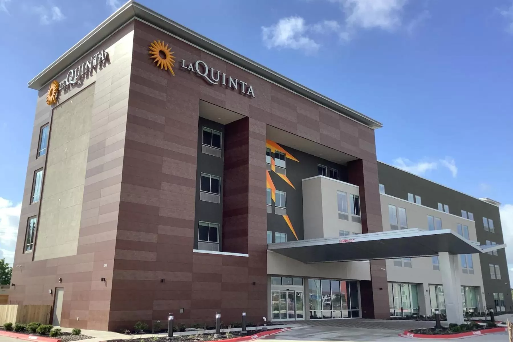 Property building in La Quinta Inn & Suites by Wyndham Corpus Christi Southeast