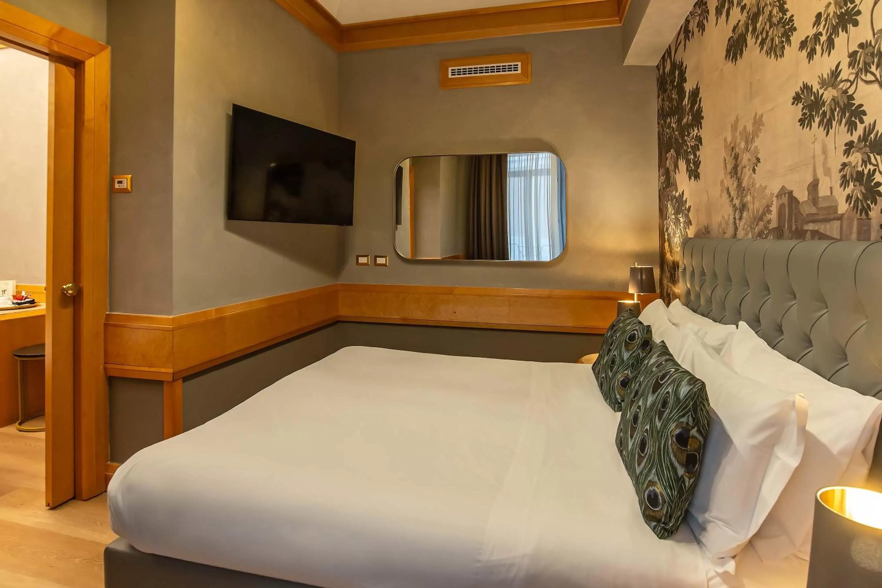 Bedroom, Bed in Hotel White