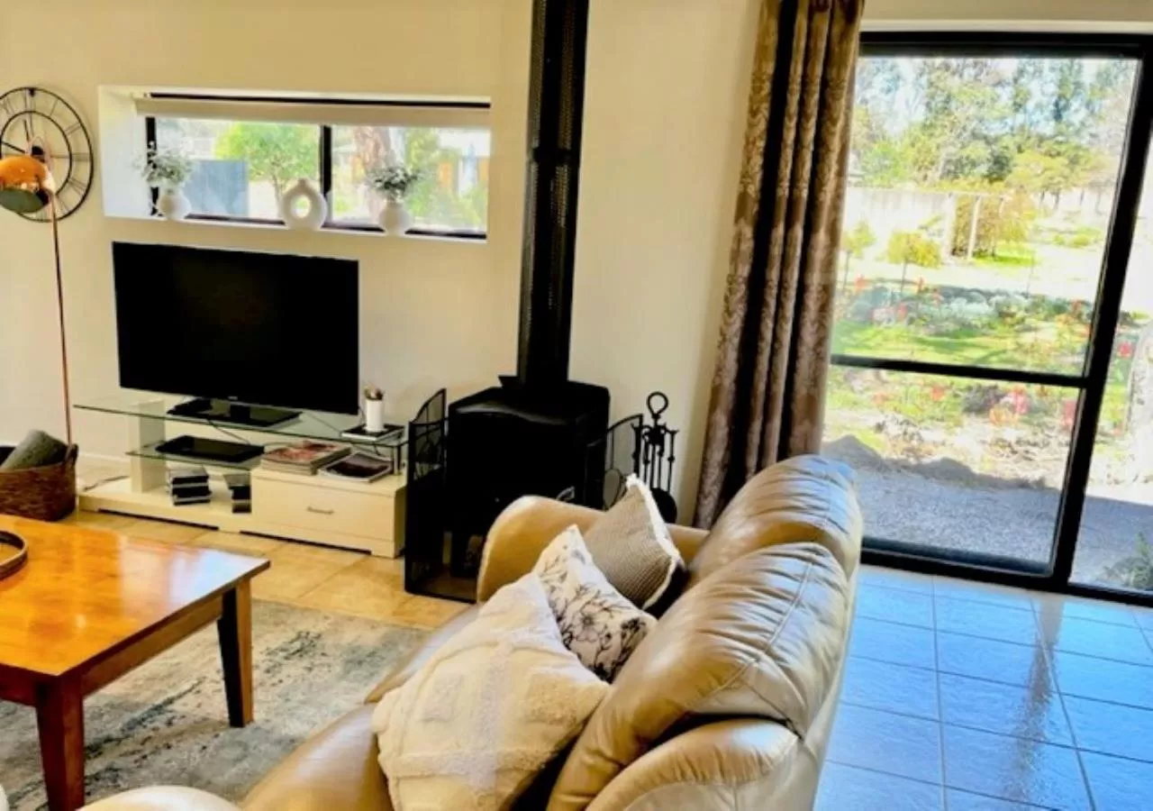 Granite Gardens Cottages & Lake Retreat