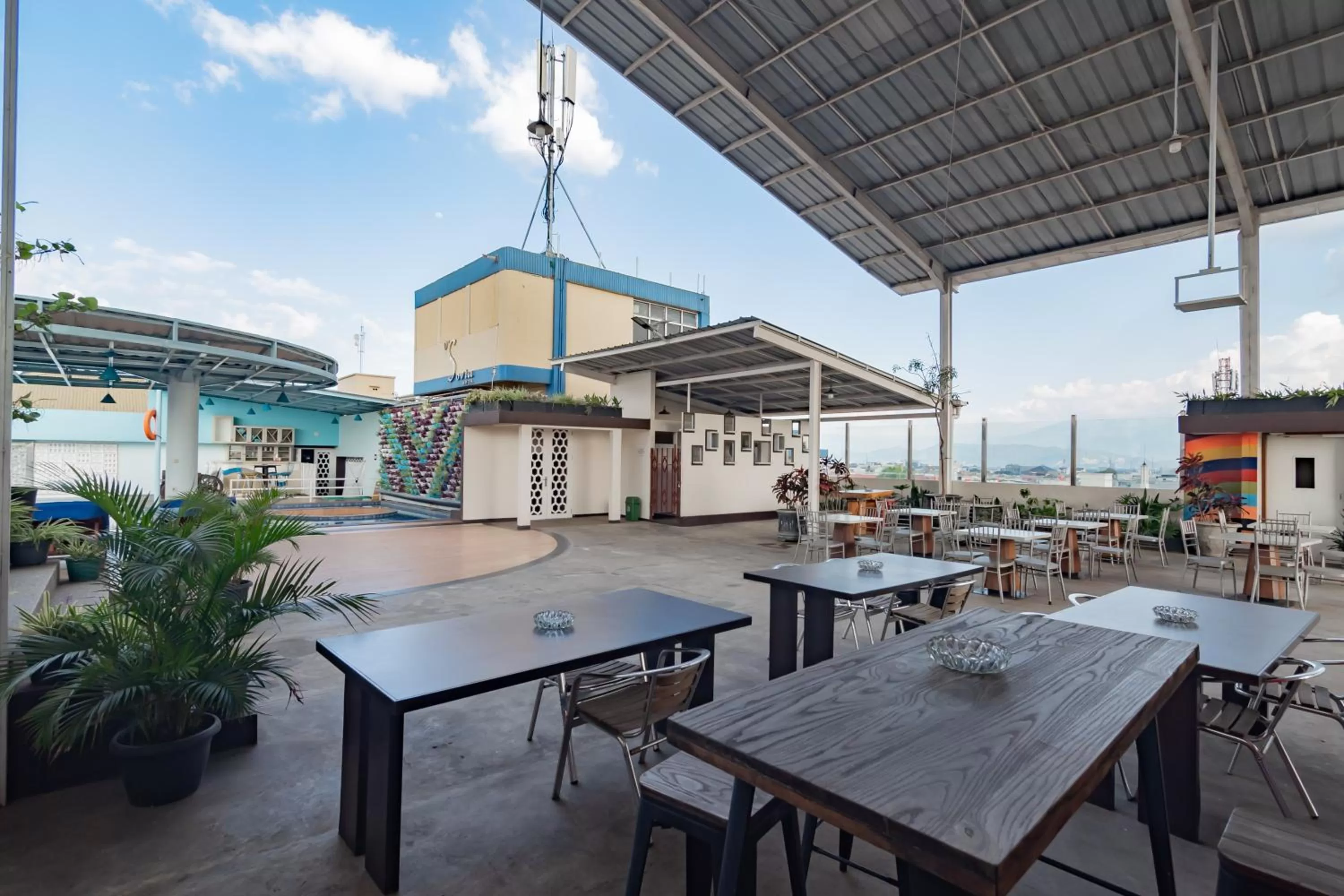 Lounge or bar in RedDoorz Premium near Bandung Station