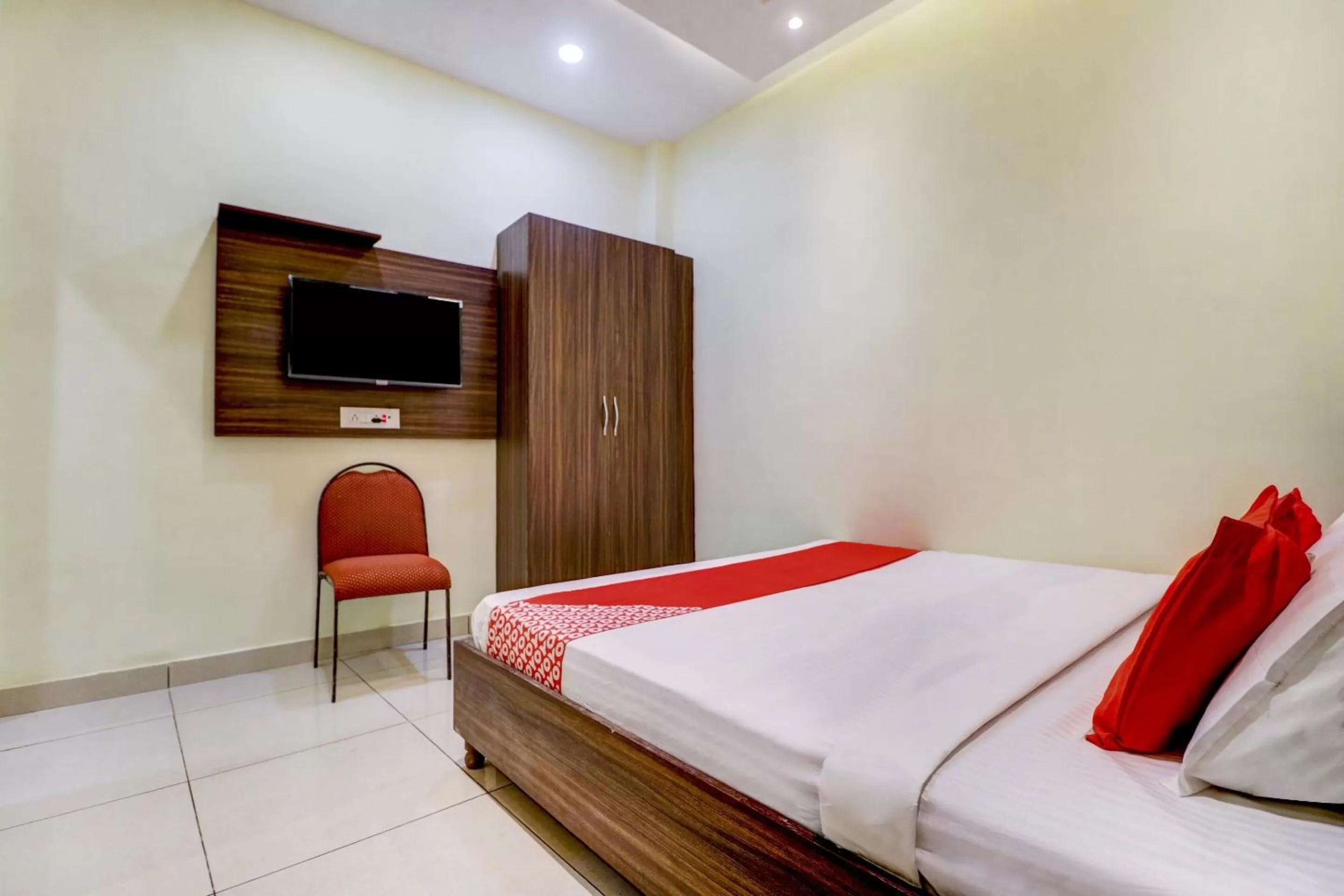 Bedroom, Bed in OYO Flagship 77562 Hotel Kabir