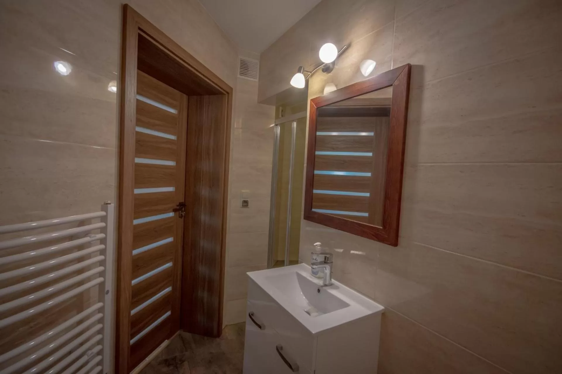 Photo of the whole room in Podhalanski Dworek z Jacuzzi