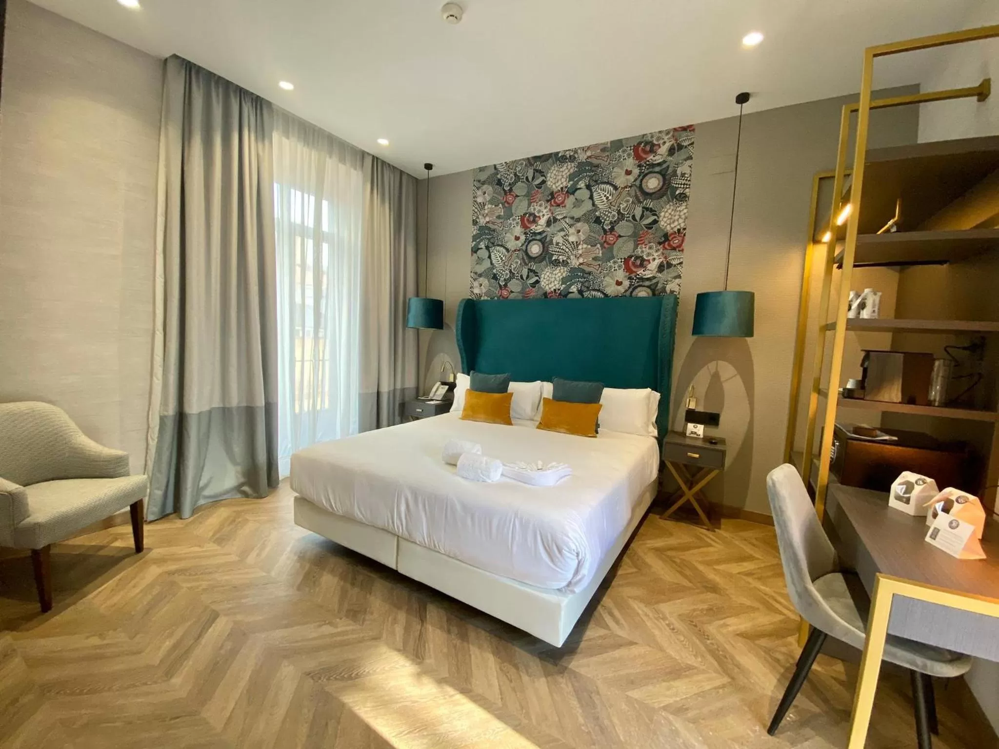 Photo of the whole room, Bed in Soho Boutique Sevilla