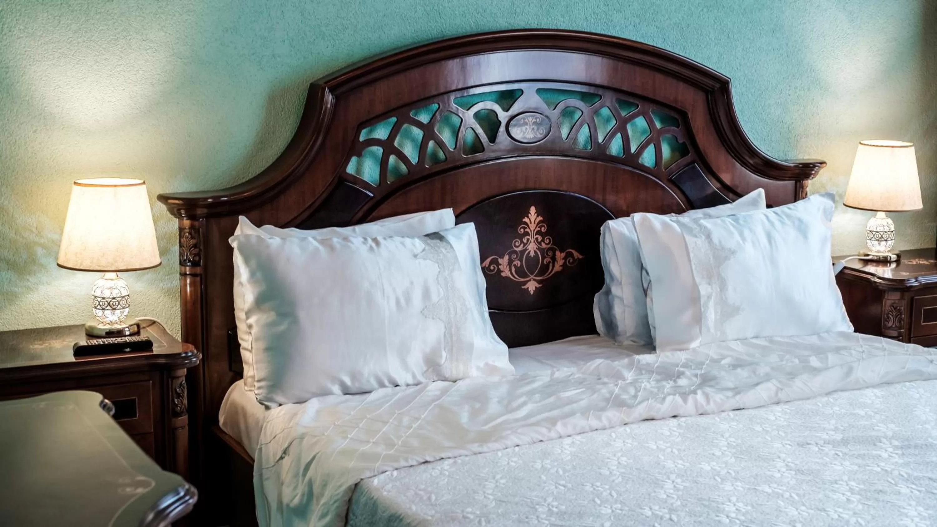 Bed in JMR Royal -Luxury Rooms & Private Sauna