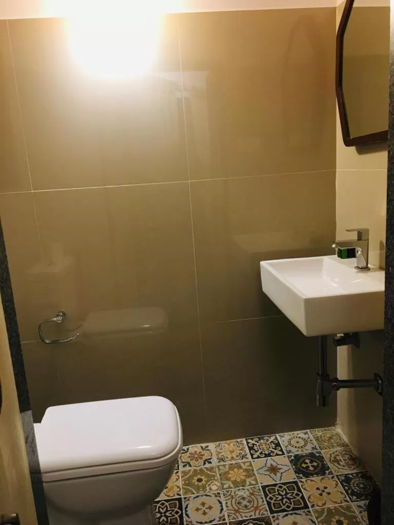 Toilet, Bathroom in HALF Hotel, Calangute