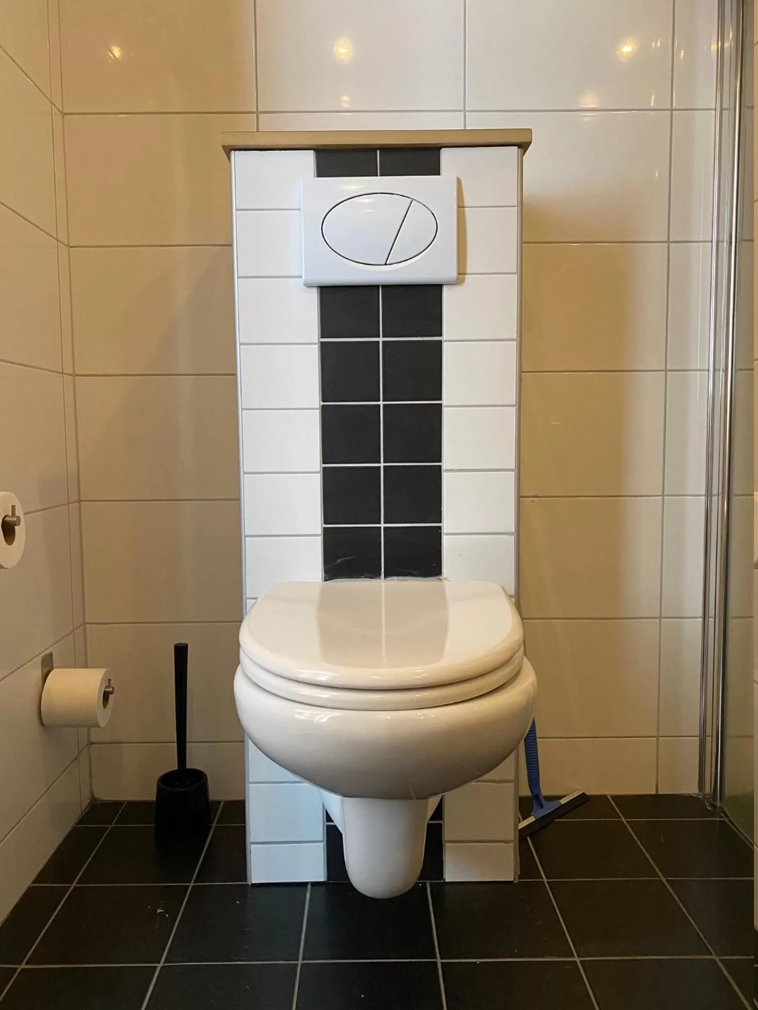 Toilet in Strand City Hotel