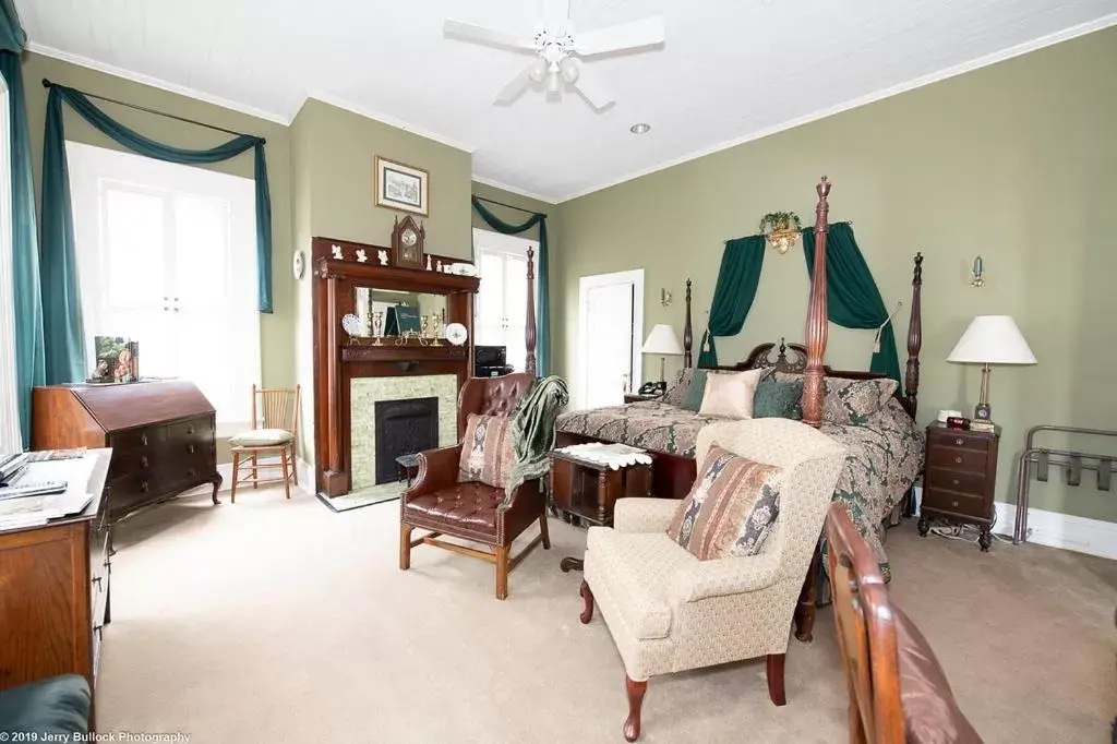 King Suite in Page House Bed & Breakfast King Suite in Page House Bed & Breakfast