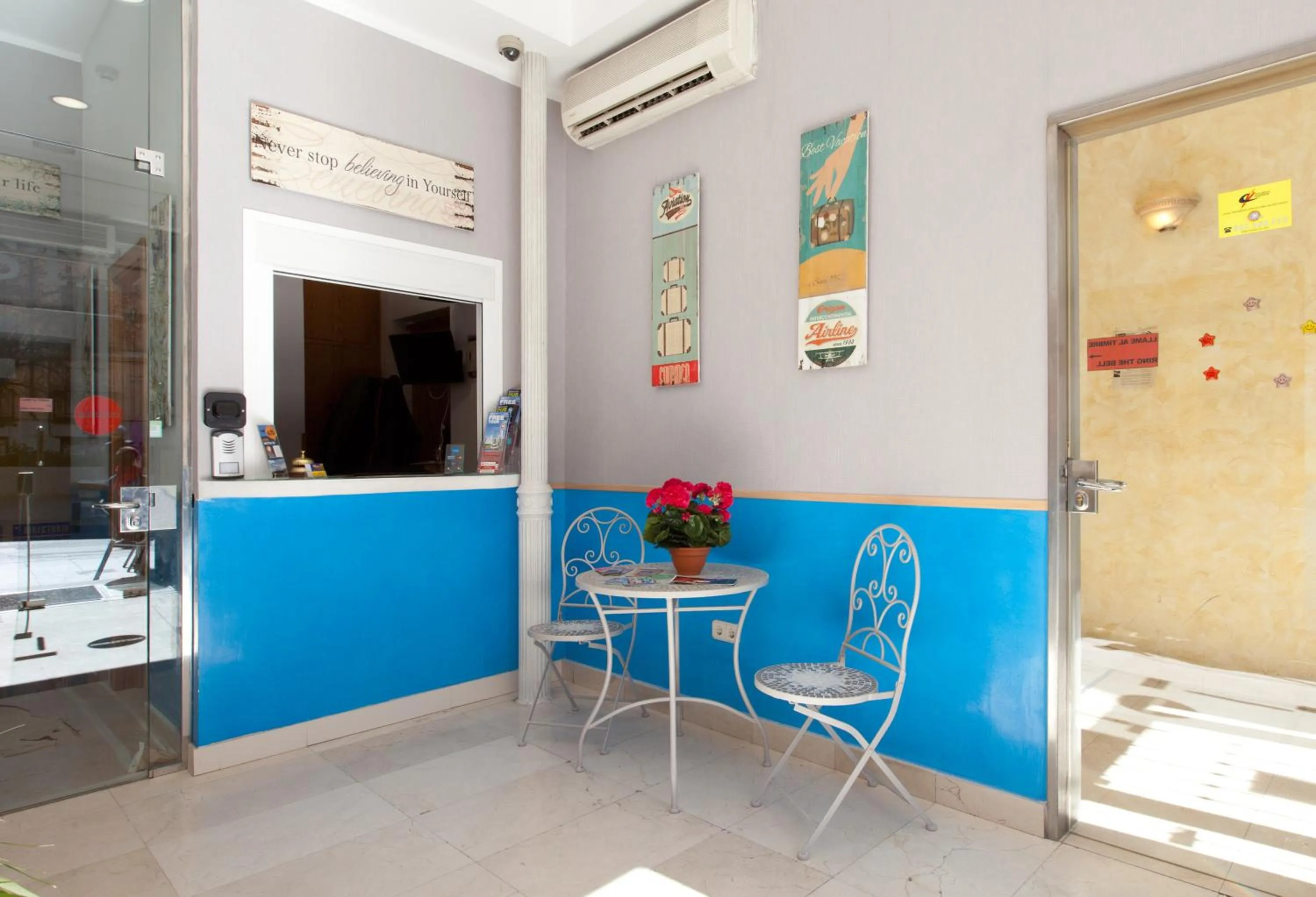 Lobby or reception in Hostal Montaloya