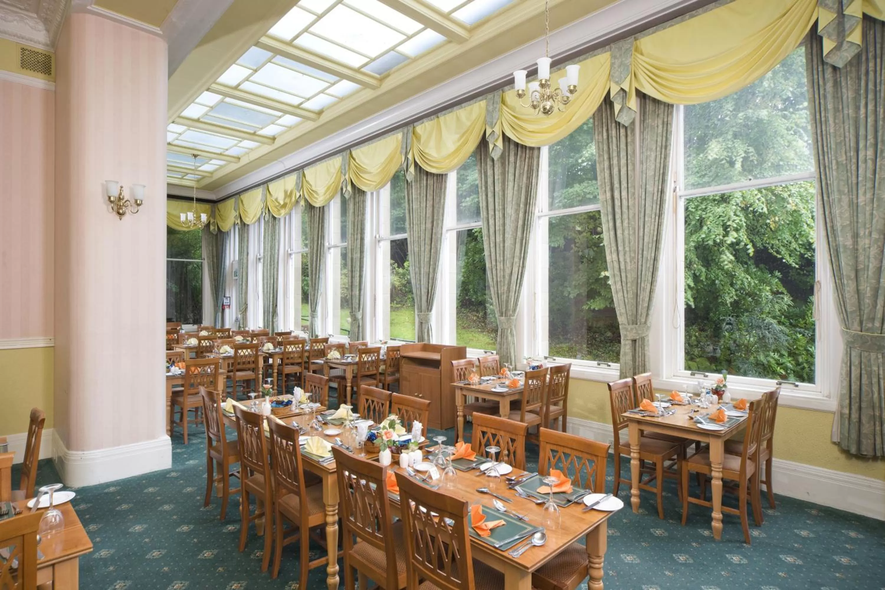 Restaurant/places to eat in The Glenburn Hotel