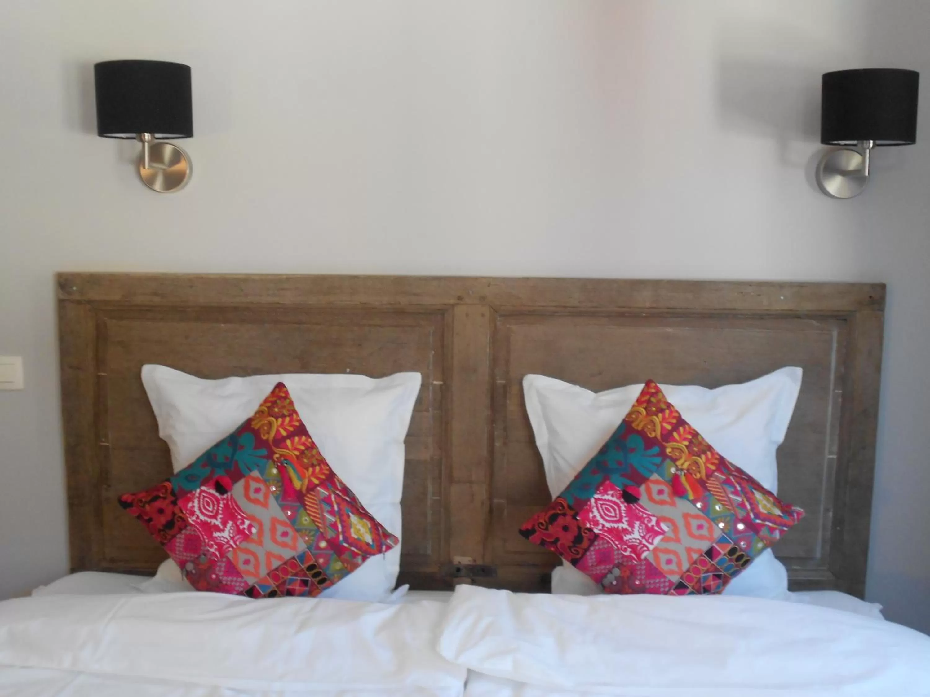 Bed, TV/Entertainment Center in BnB City