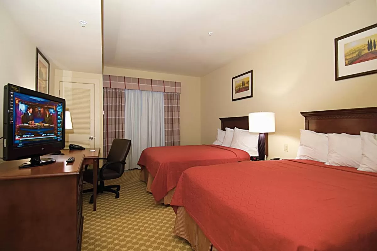 Photo of the whole room, Bed in Country Inn & Suites by Radisson, Crestview, FL