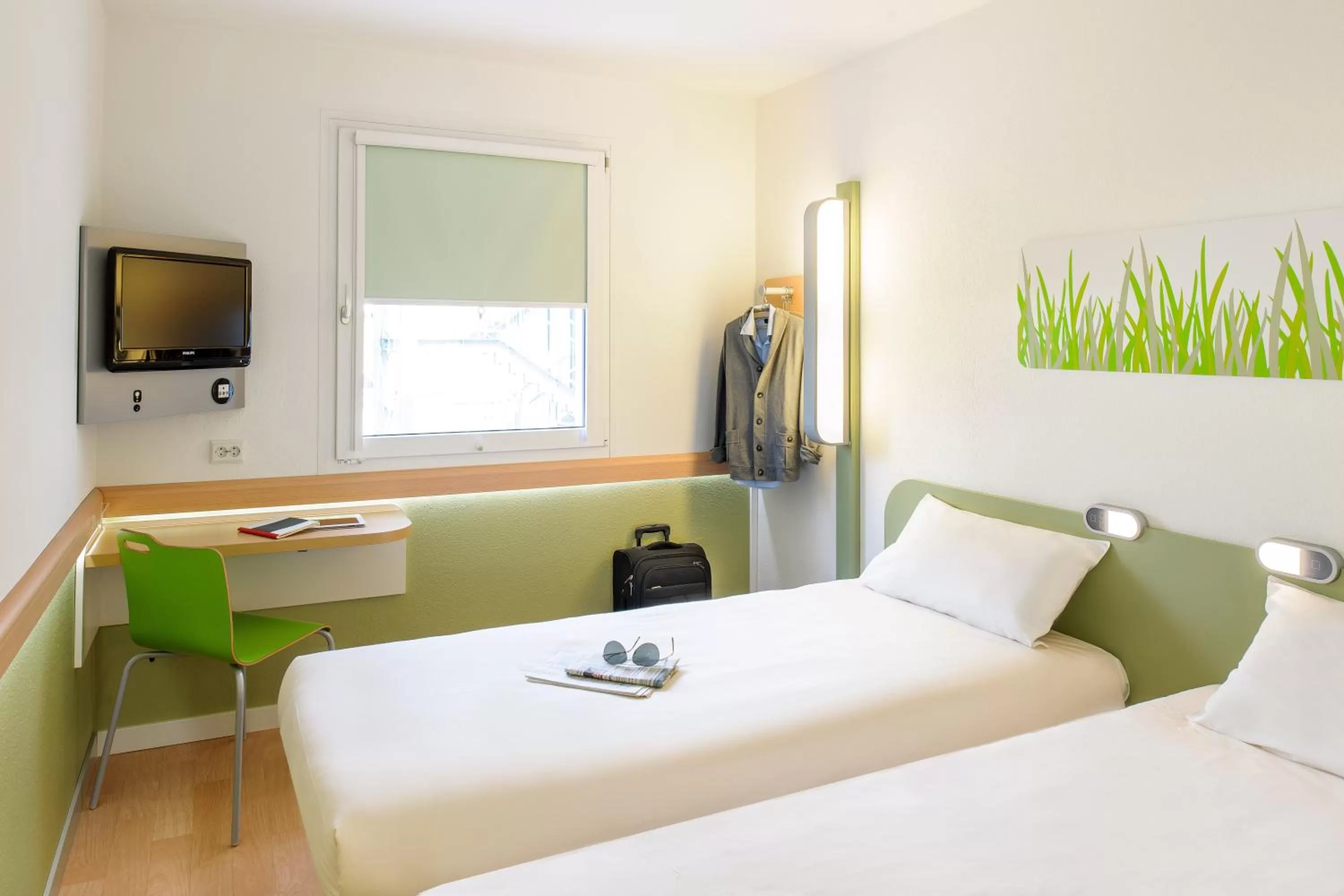Photo of the whole room, Bed in Ibis budget Berlin Potsdamer Platz