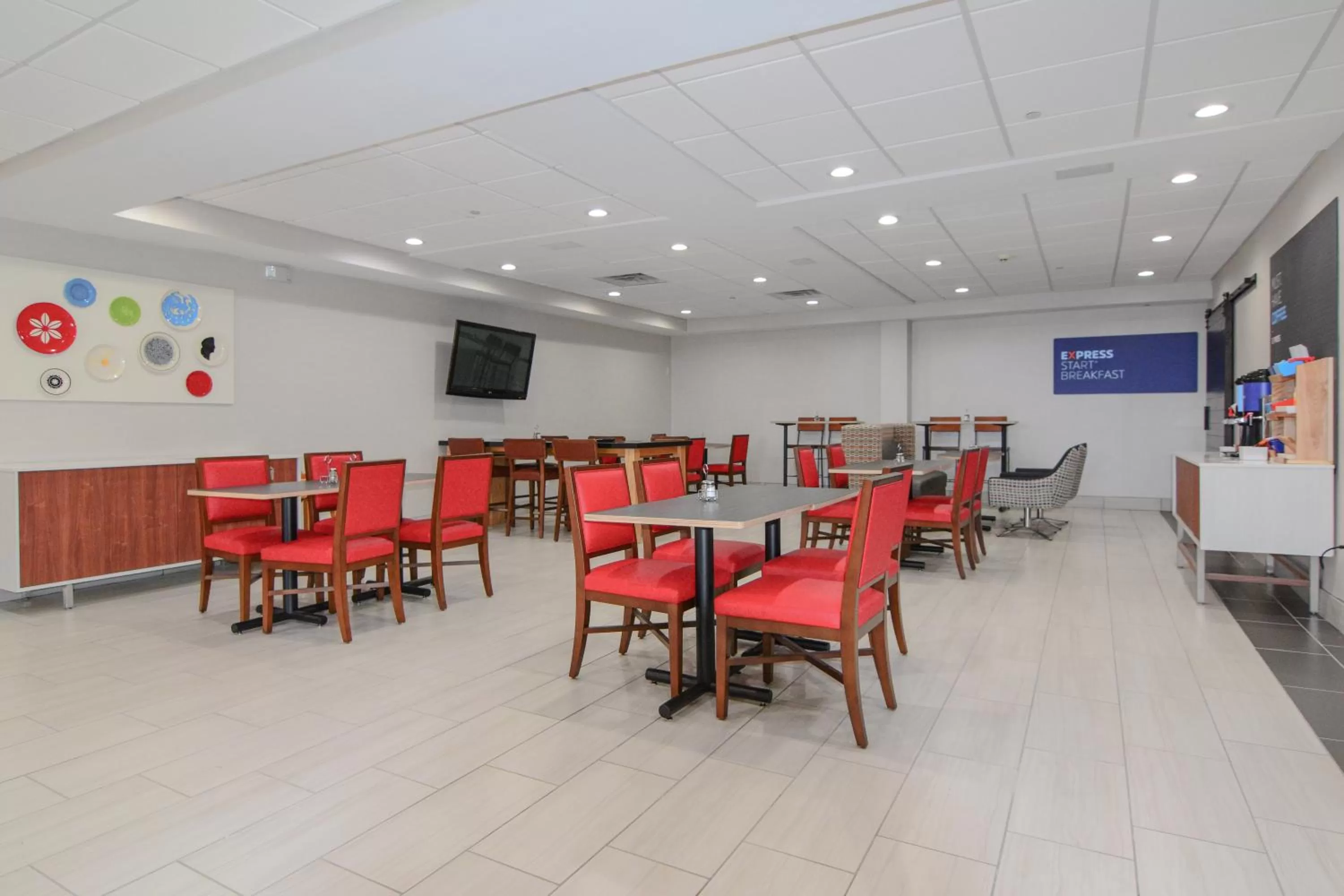 Breakfast in Holiday Inn Express & Suites - Indianapolis Northwest by IHG