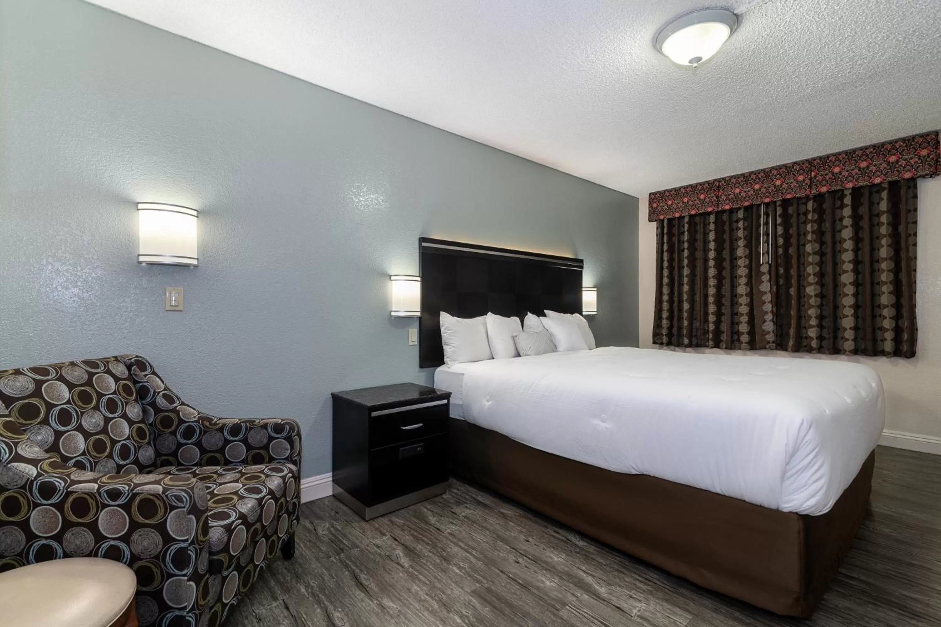 King Room - Accessible/Non-Smoking in Rodeway Inn Barstow Route 66