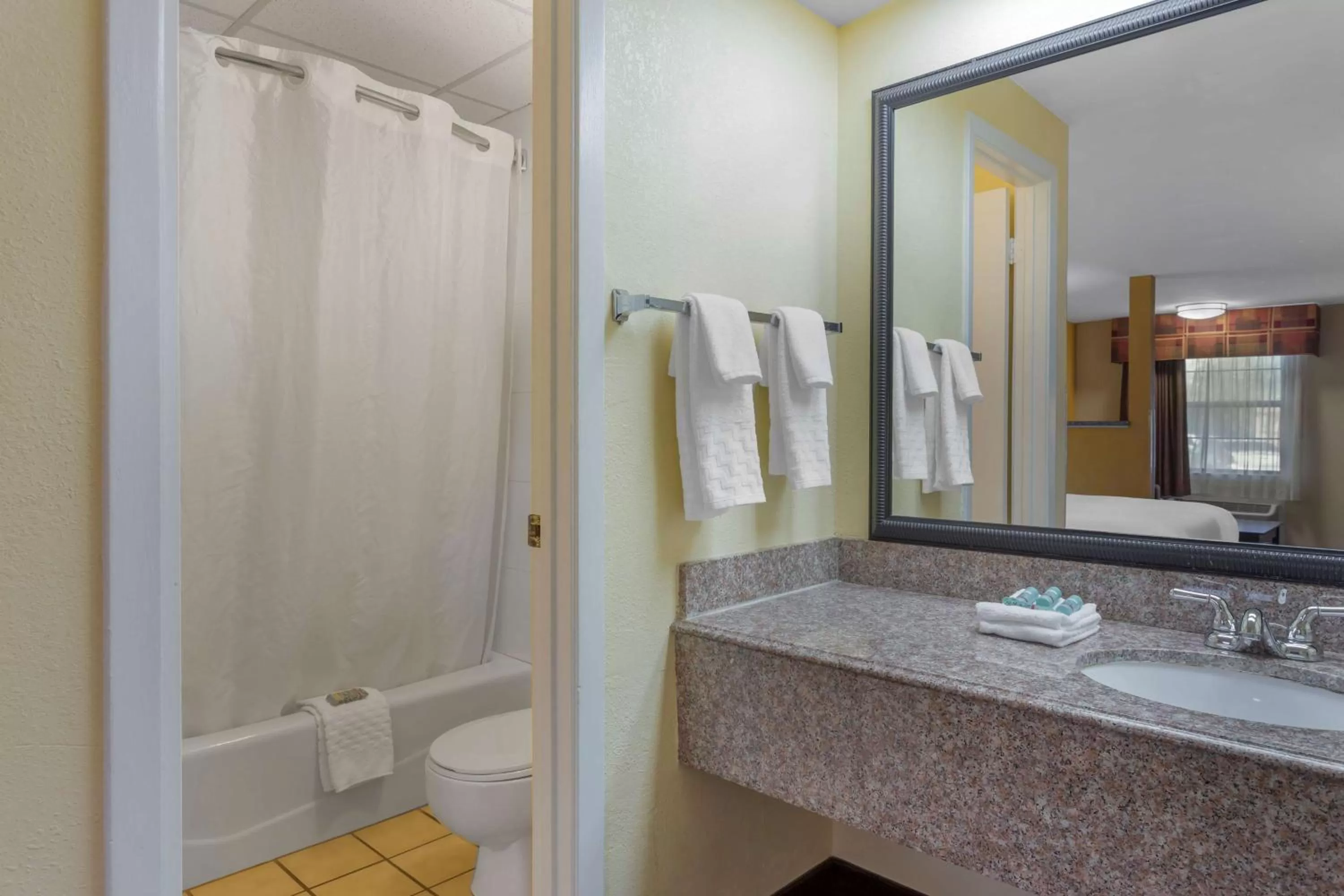 Bathroom in Best Western Benton Inn