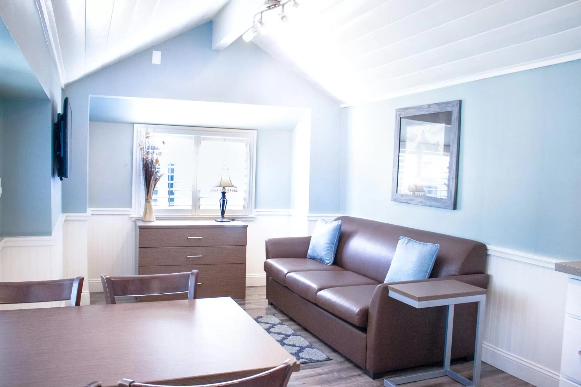 Living room in Ocean Echo Inn & Beach Cottages