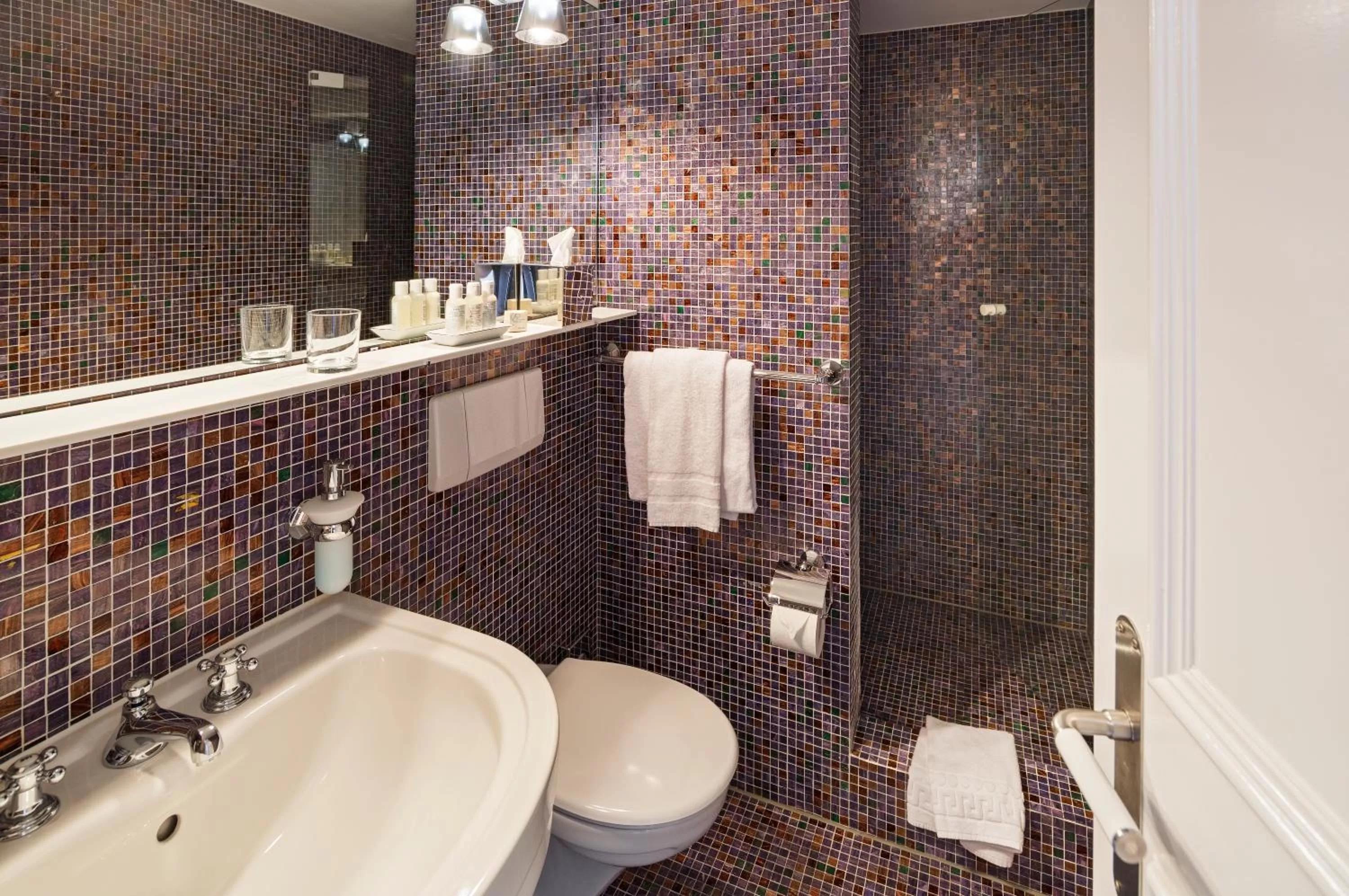 Shower in Hotel Rössli