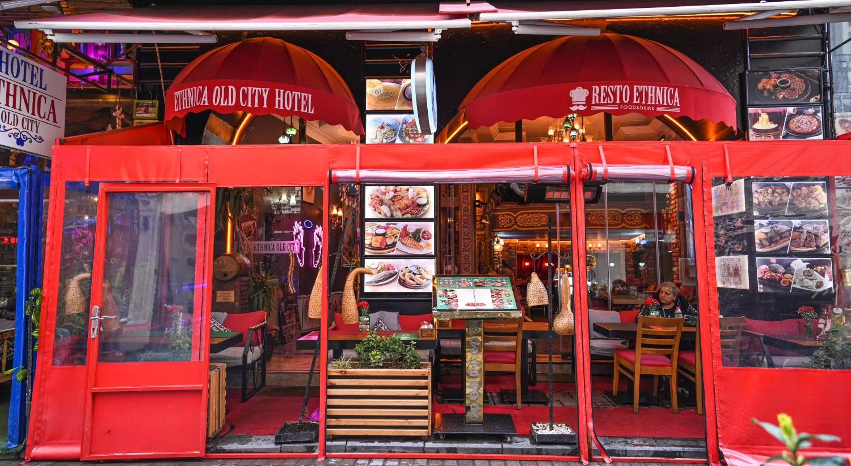 Restaurant/places to eat in Ethnica Hotel Old City