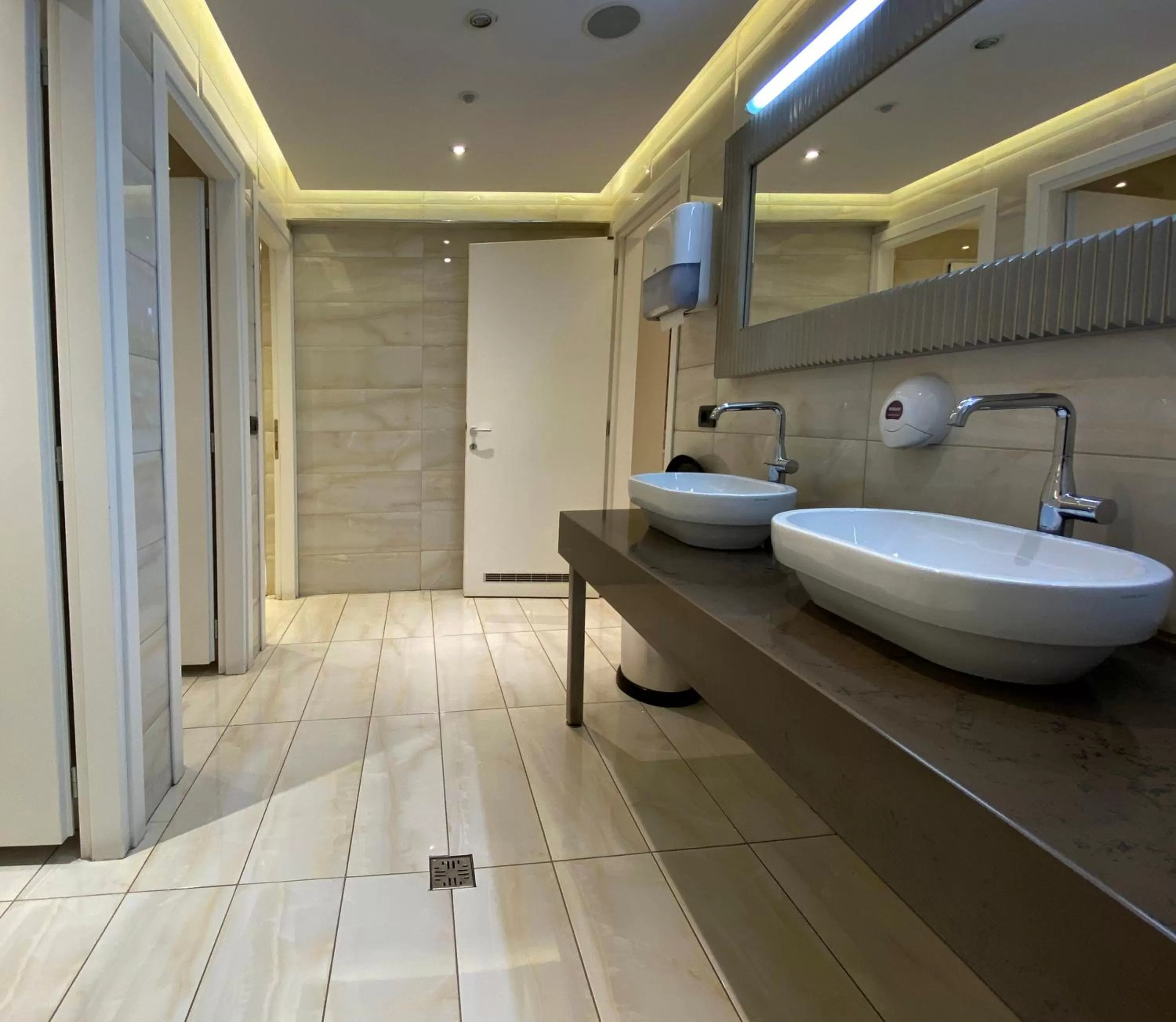 Bathroom in Senator Hotel