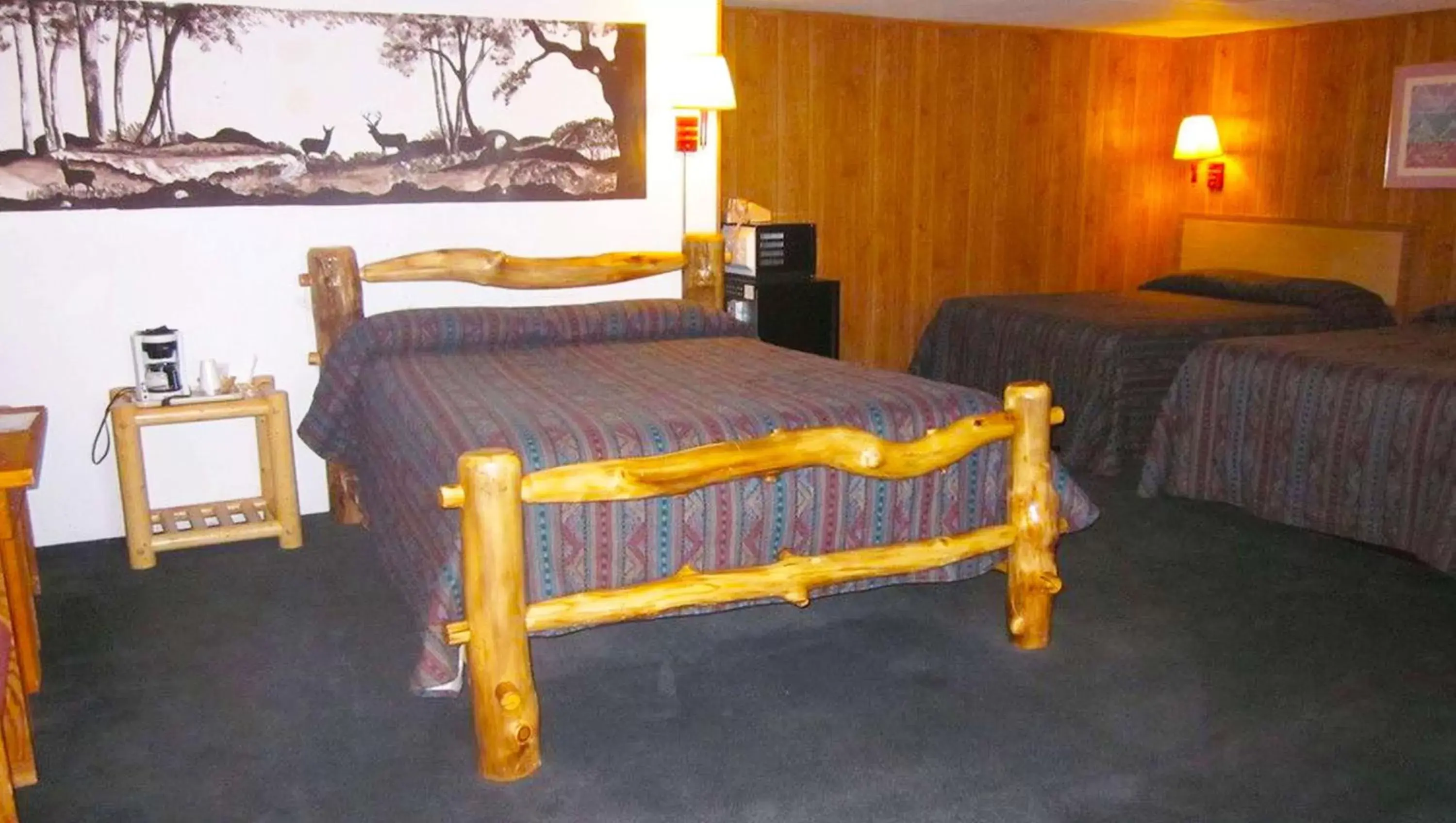 Queen Room with Three Queen Beds in Marianna Inn Panguitch Queen Room with Three Queen Beds in Marianna Inn Panguitch