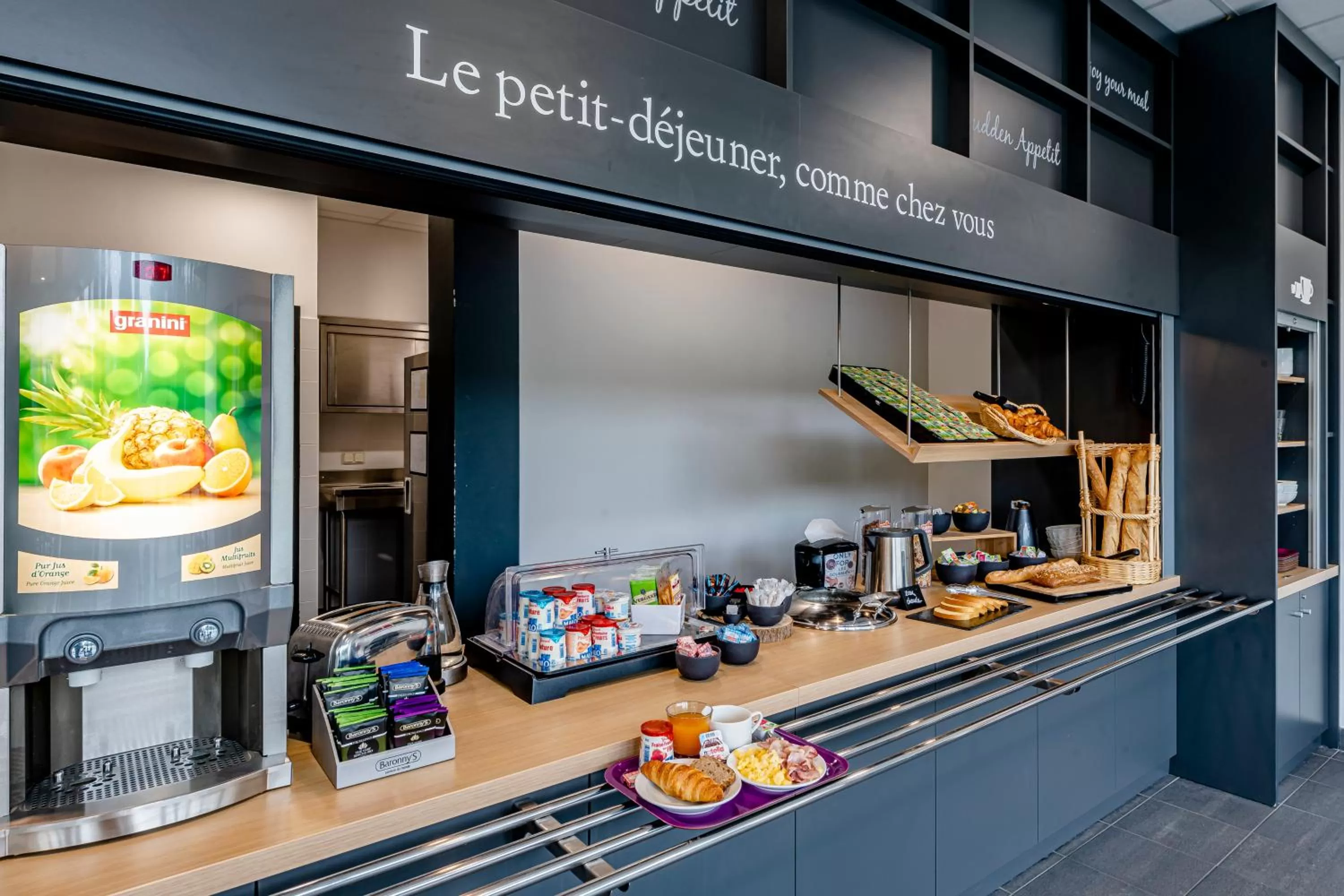 Breakfast in B&B HOTEL Bordeaux Est