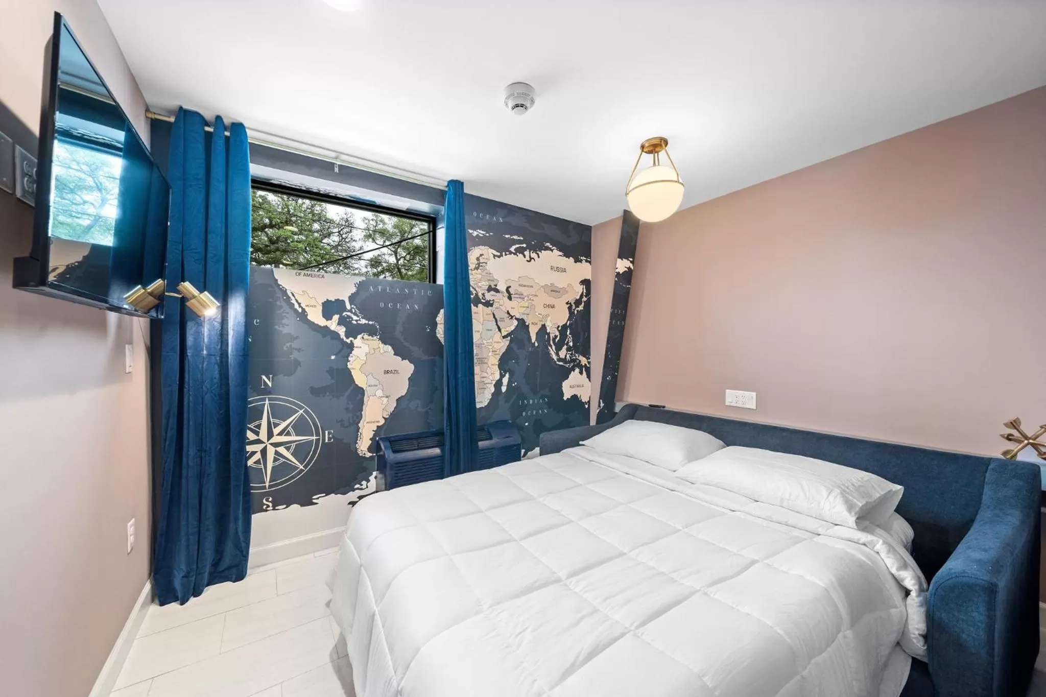 Bed in Wanderstay Boutique Hotel