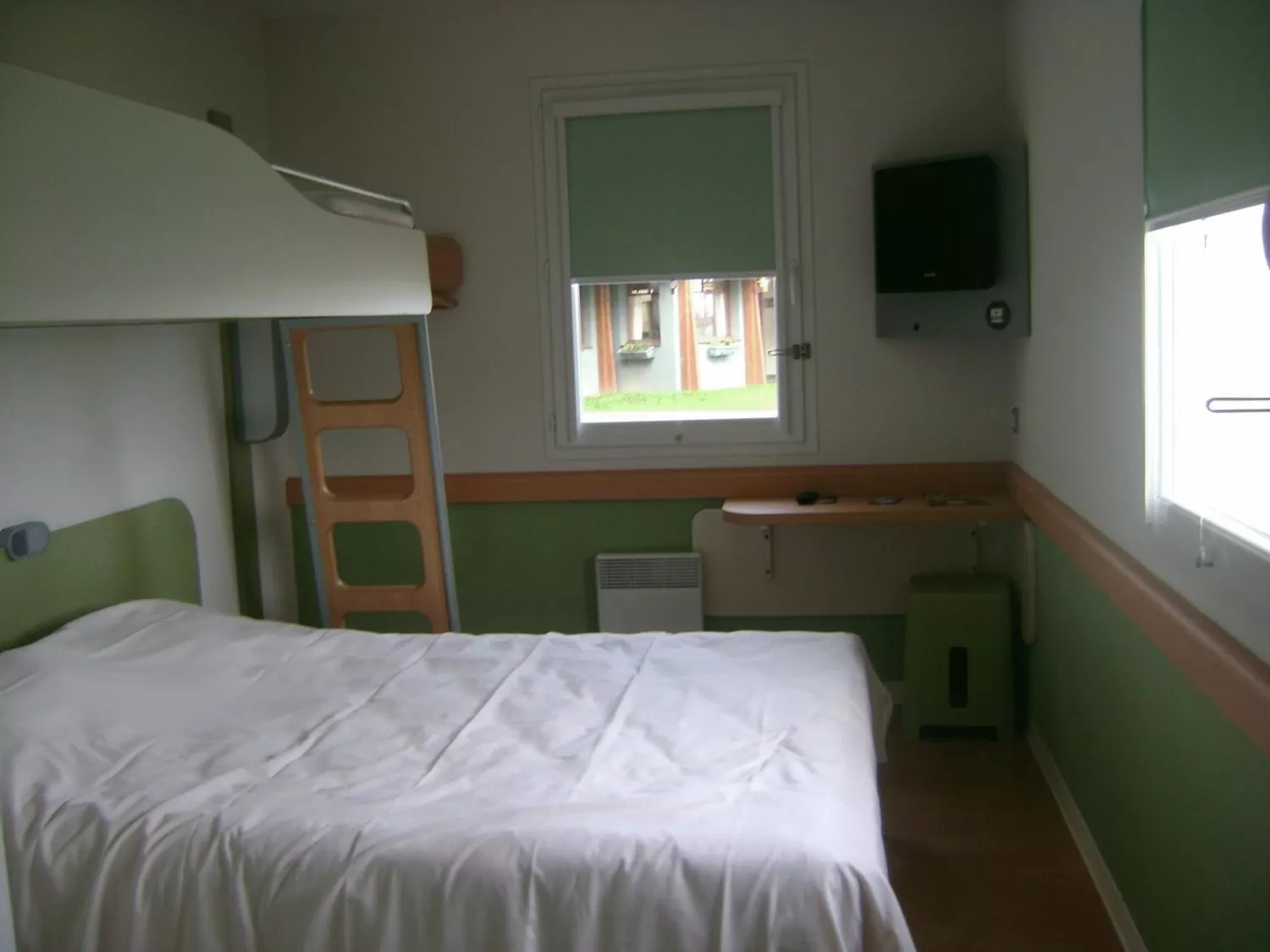 Bed in IBIS Budget Pontivy