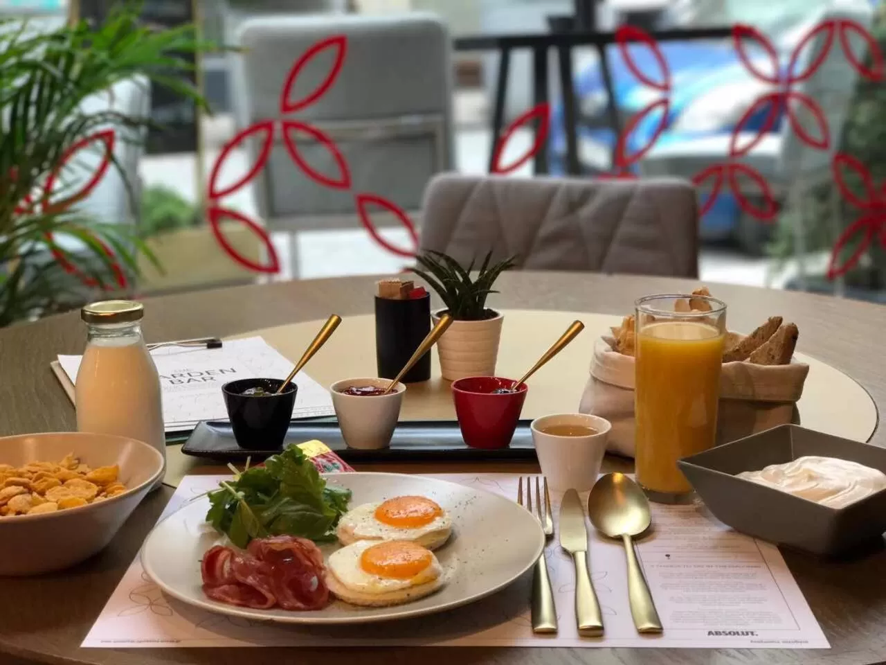 Restaurant/places to eat in Colors Urban Hotel Thessaloniki