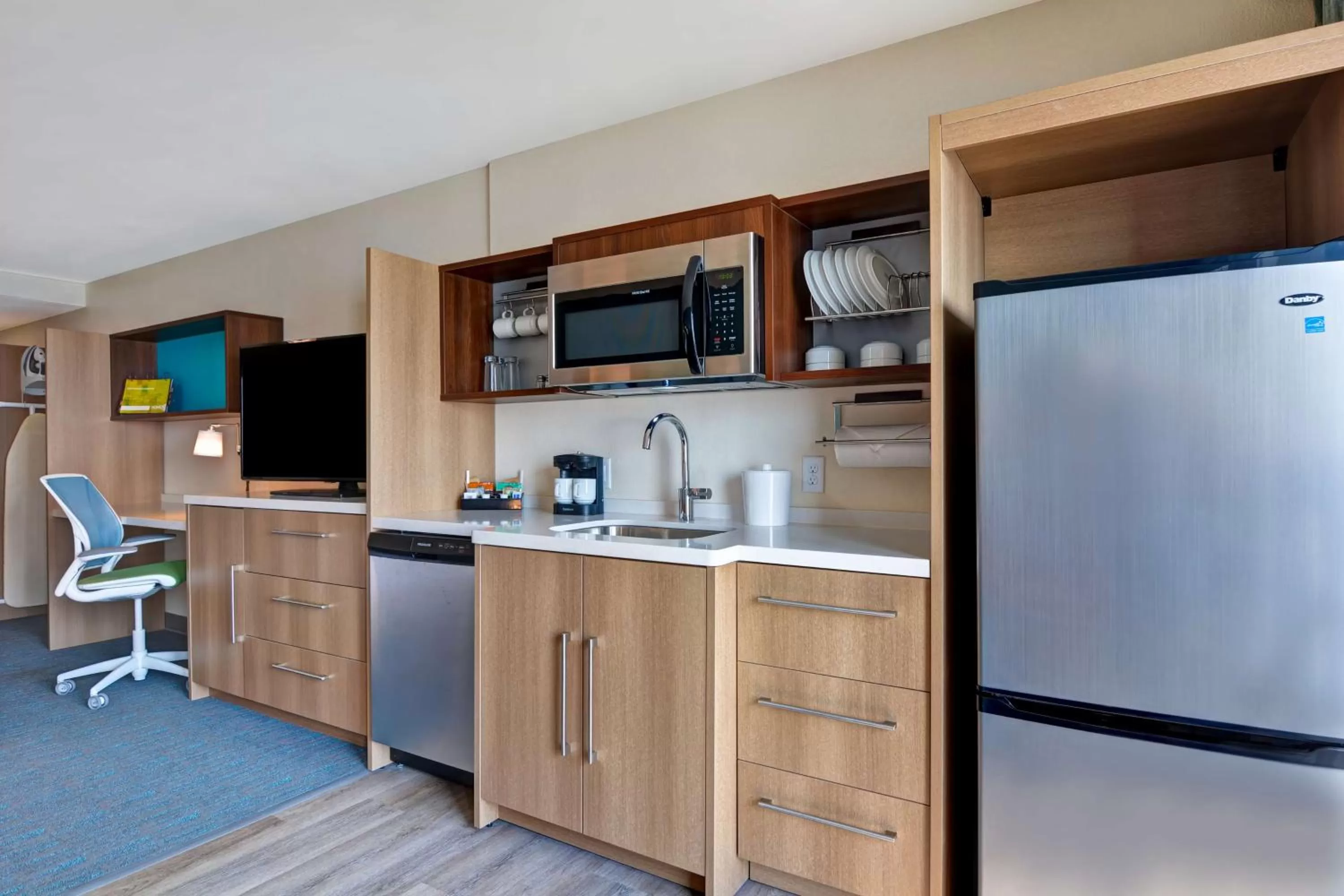 Kitchen or kitchenette in Home2 Suites Ormond Beach Oceanfront, FL