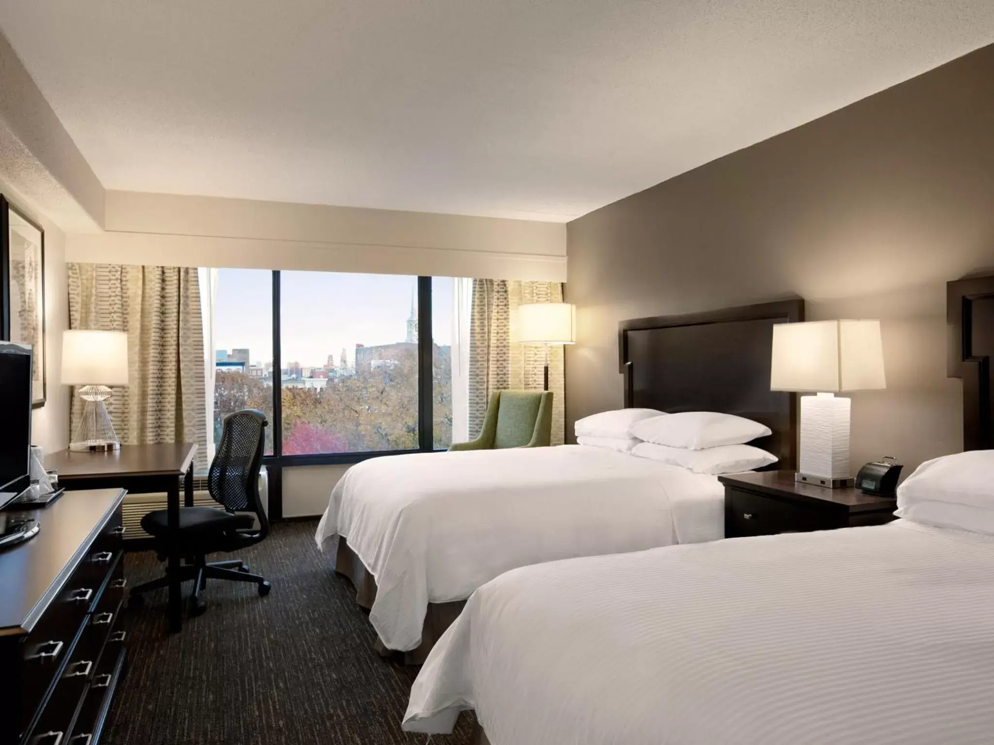 Queen Room - Mobility Access/Non-Smoking in Wyndham Philadelphia-Historic District Queen Room - Mobility Access/Non-Smoking in Wyndham Philadelphia-Historic District