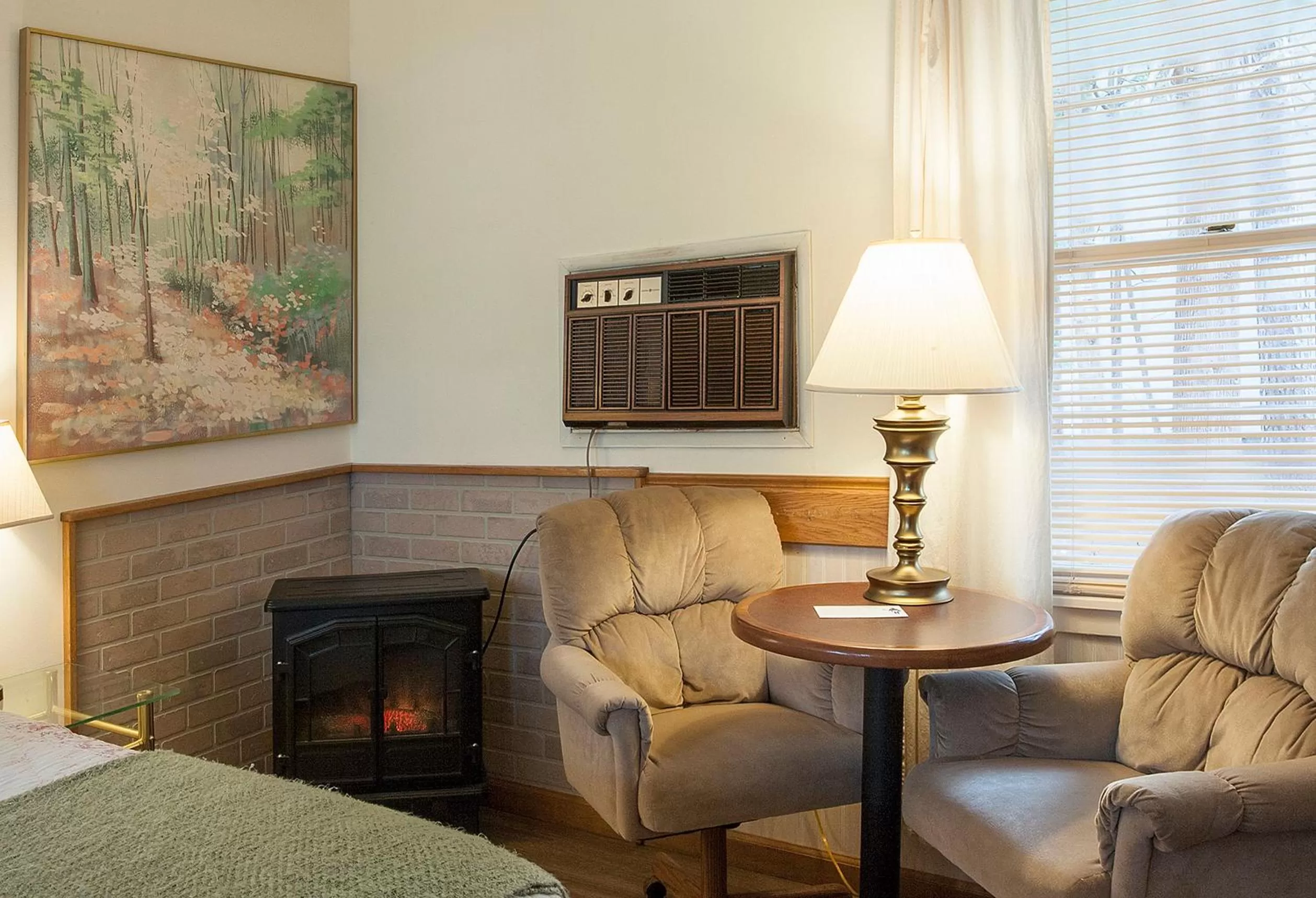 Seating area in Peninsula Park-View Resort