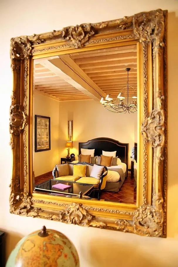 Photo of the whole room, Bed in La Villa Mazarin