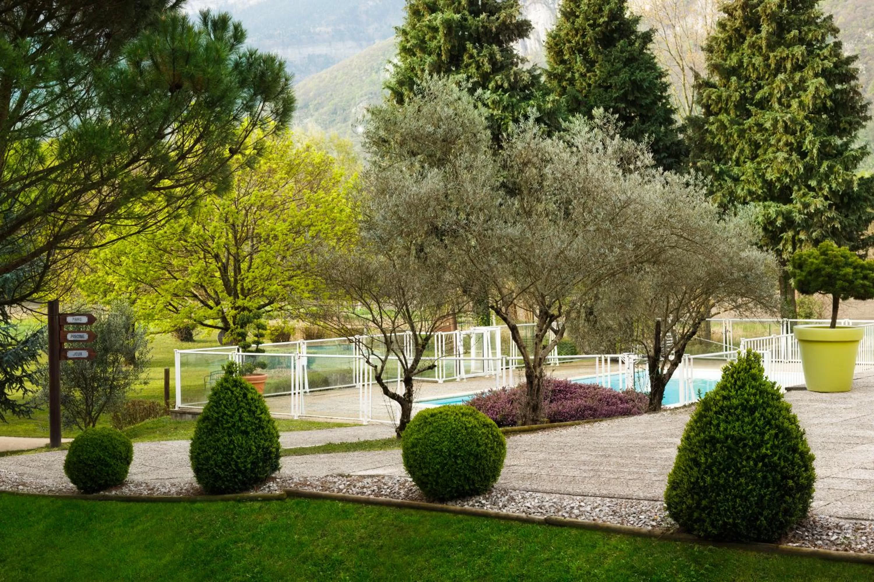 Facade/entrance in Novotel Grenoble Nord Voreppe