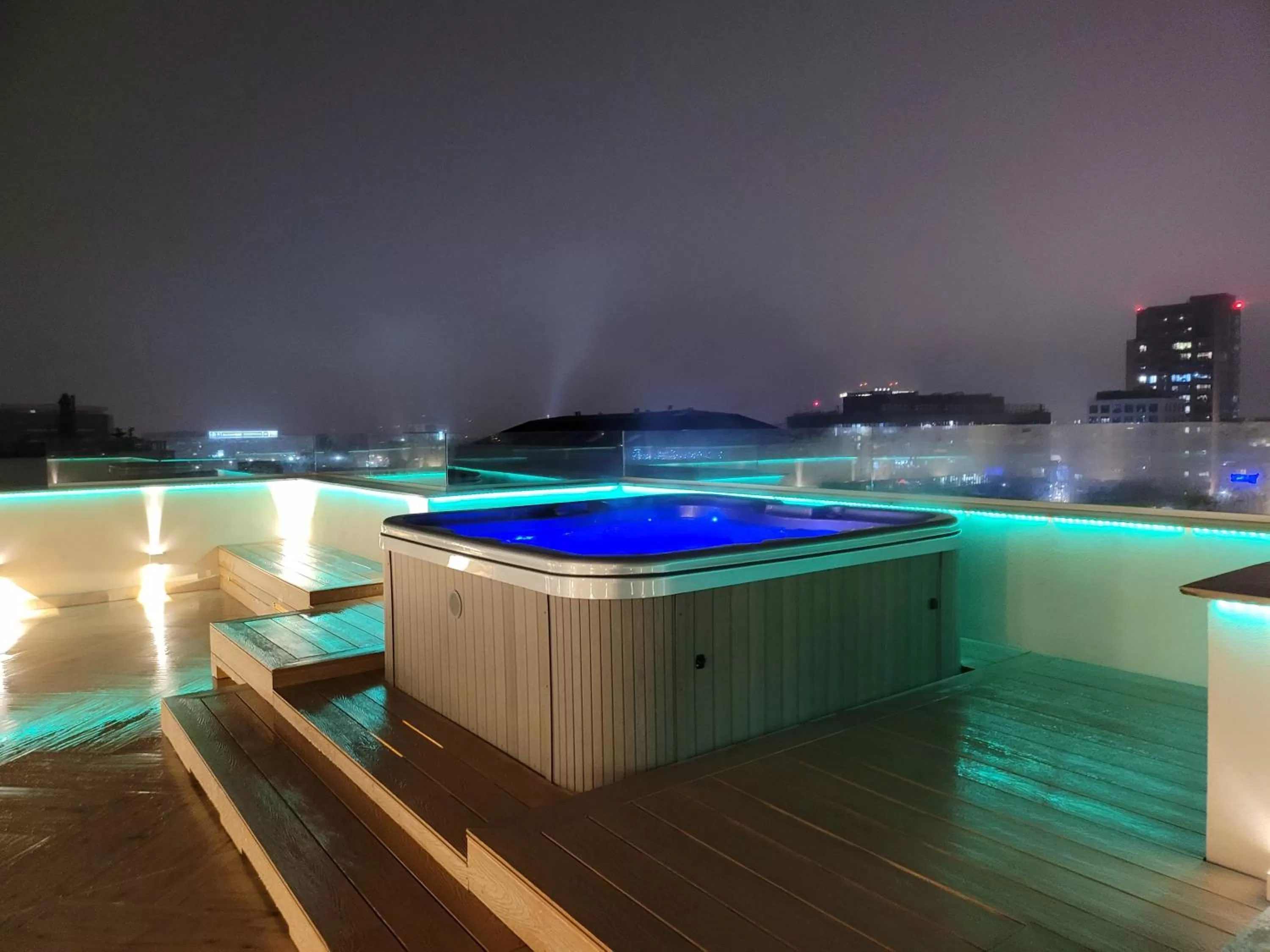 Hot Tub, Swimming Pool in Terrace Suites Iasi