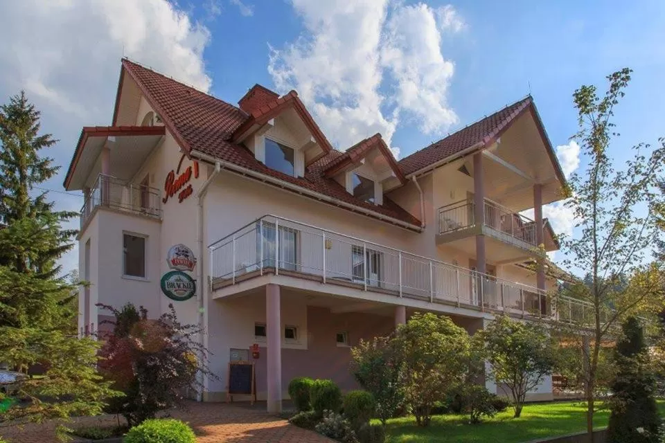 Property building in Willa Roma