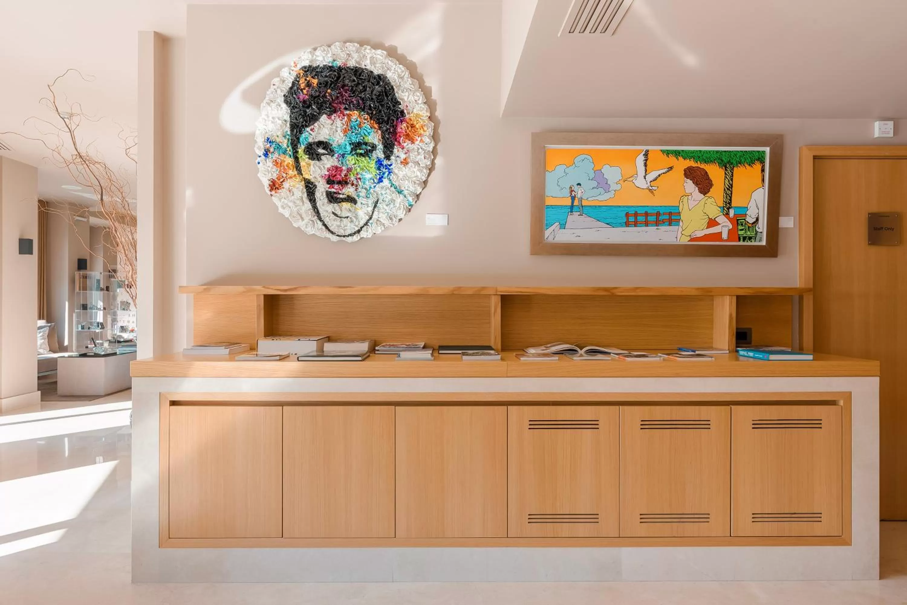 Communal lounge/ TV room in Somewhere Vouliagmeni