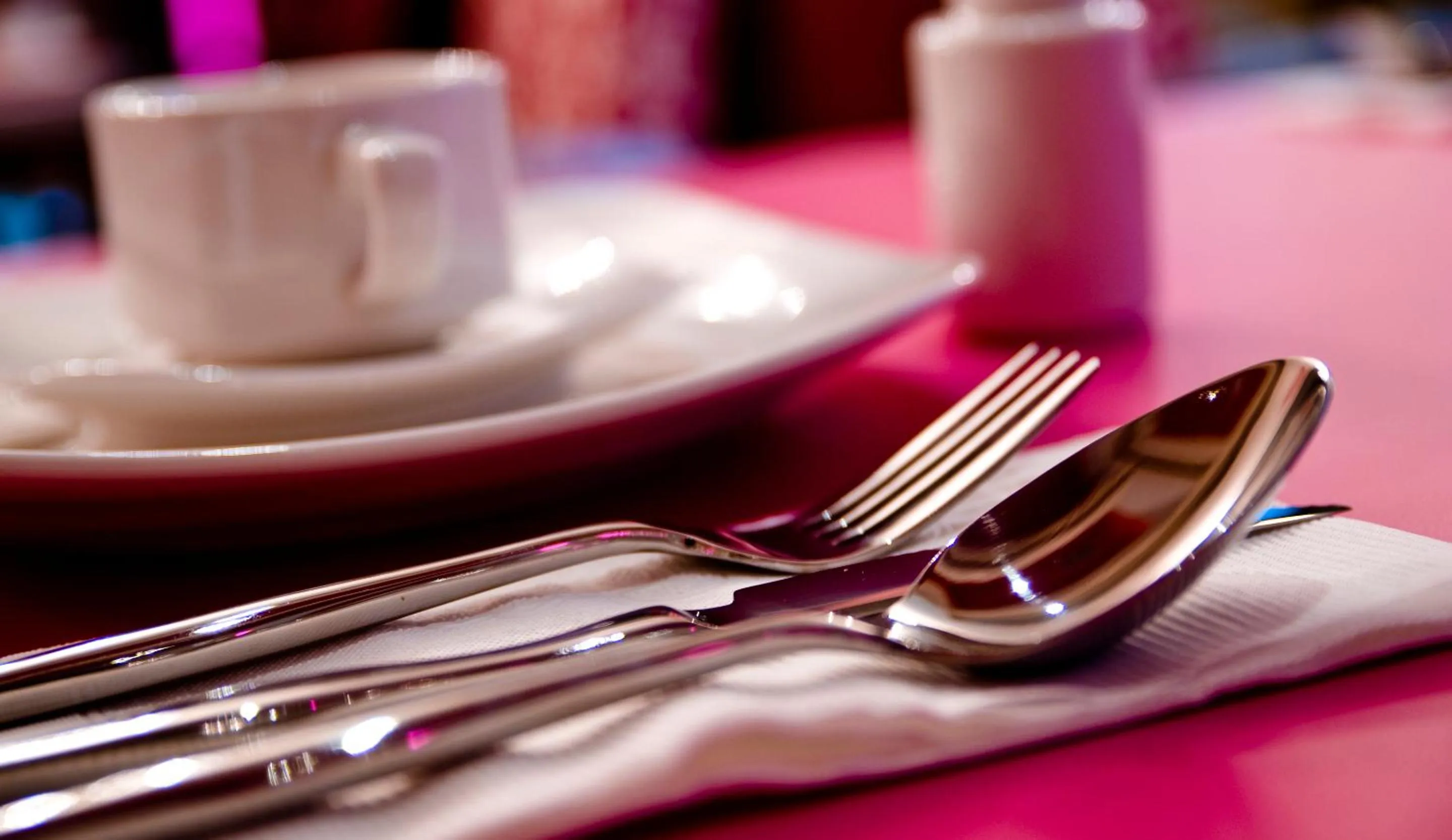 Restaurant/places to eat in Yes Motel