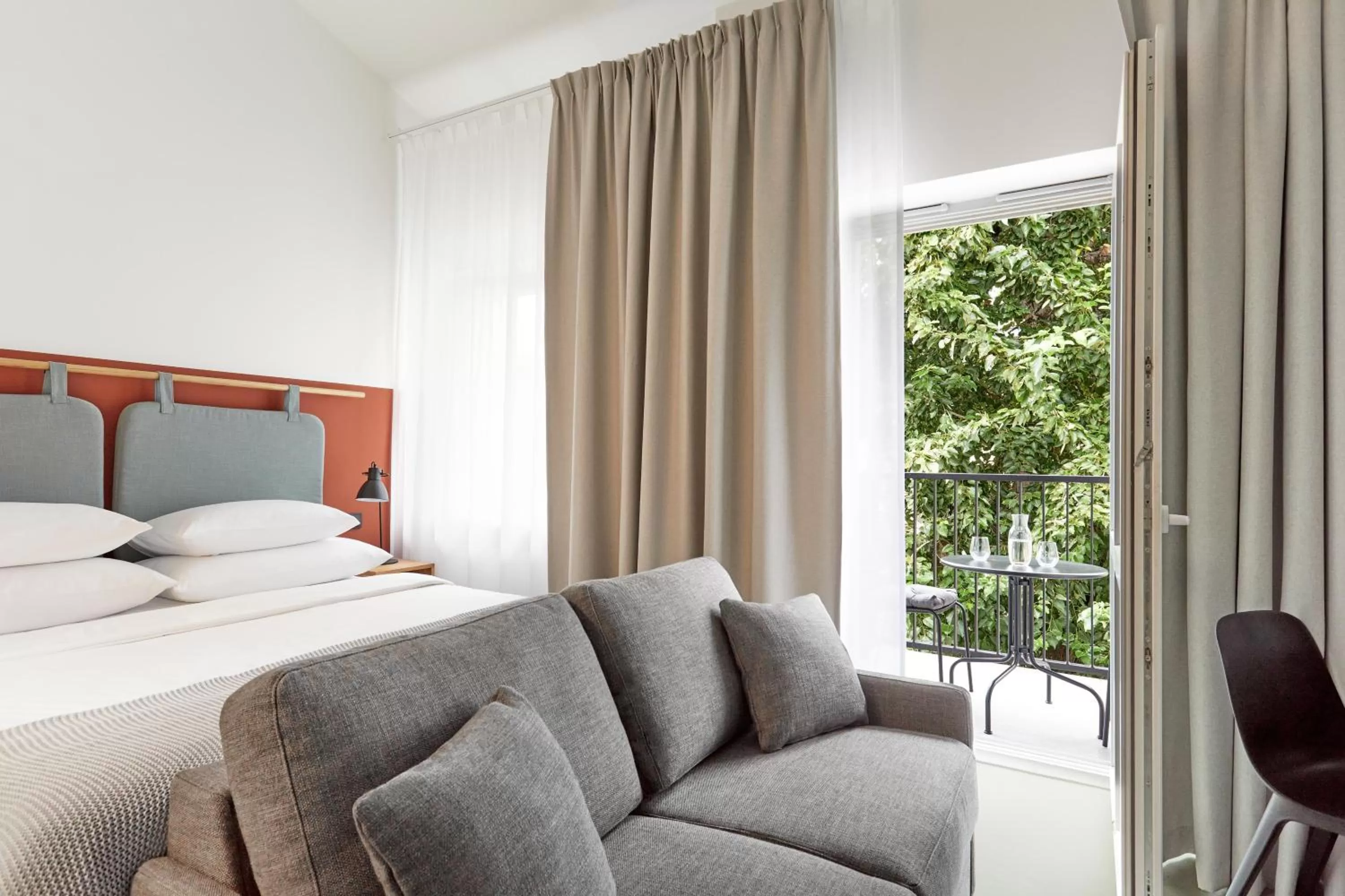 Bed in PLANTONIA Aparthotel